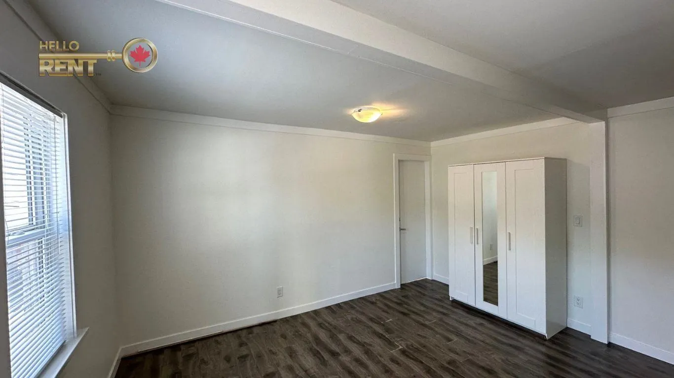 130 Lonsdale Avenue #102