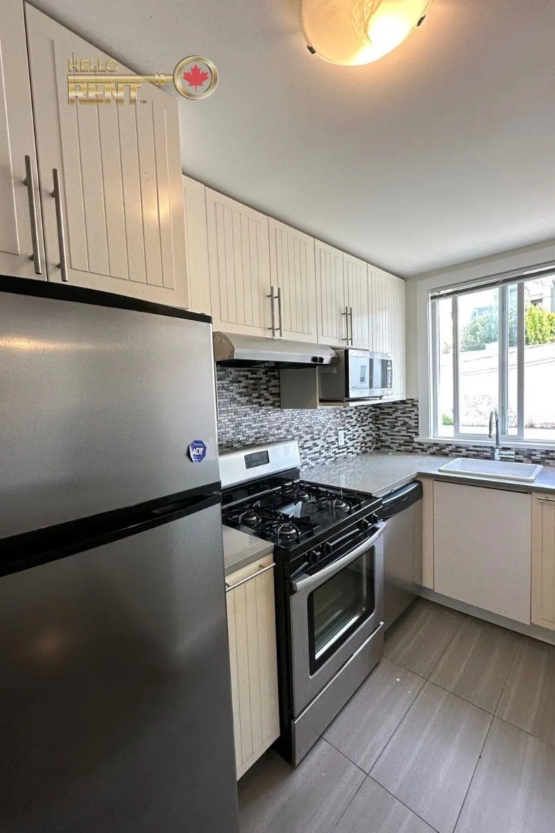 130 Lonsdale Avenue #102