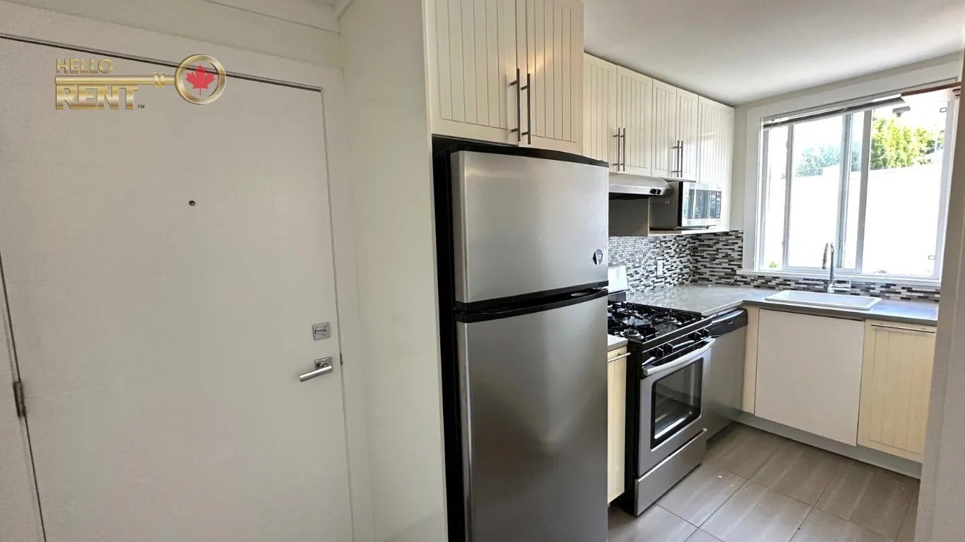 130 Lonsdale Avenue #102