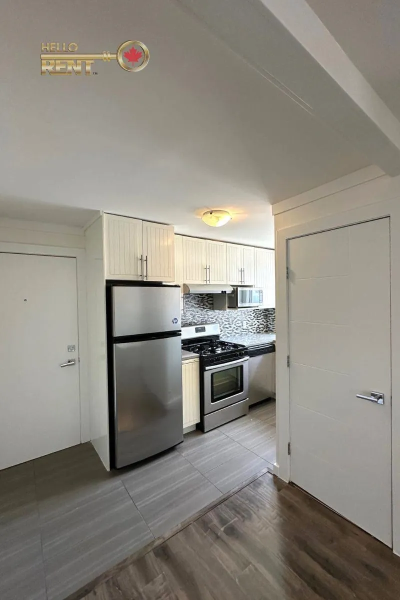 130 Lonsdale Avenue #102