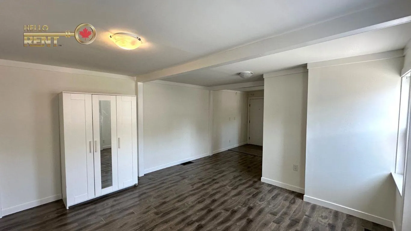 130 Lonsdale Avenue #102