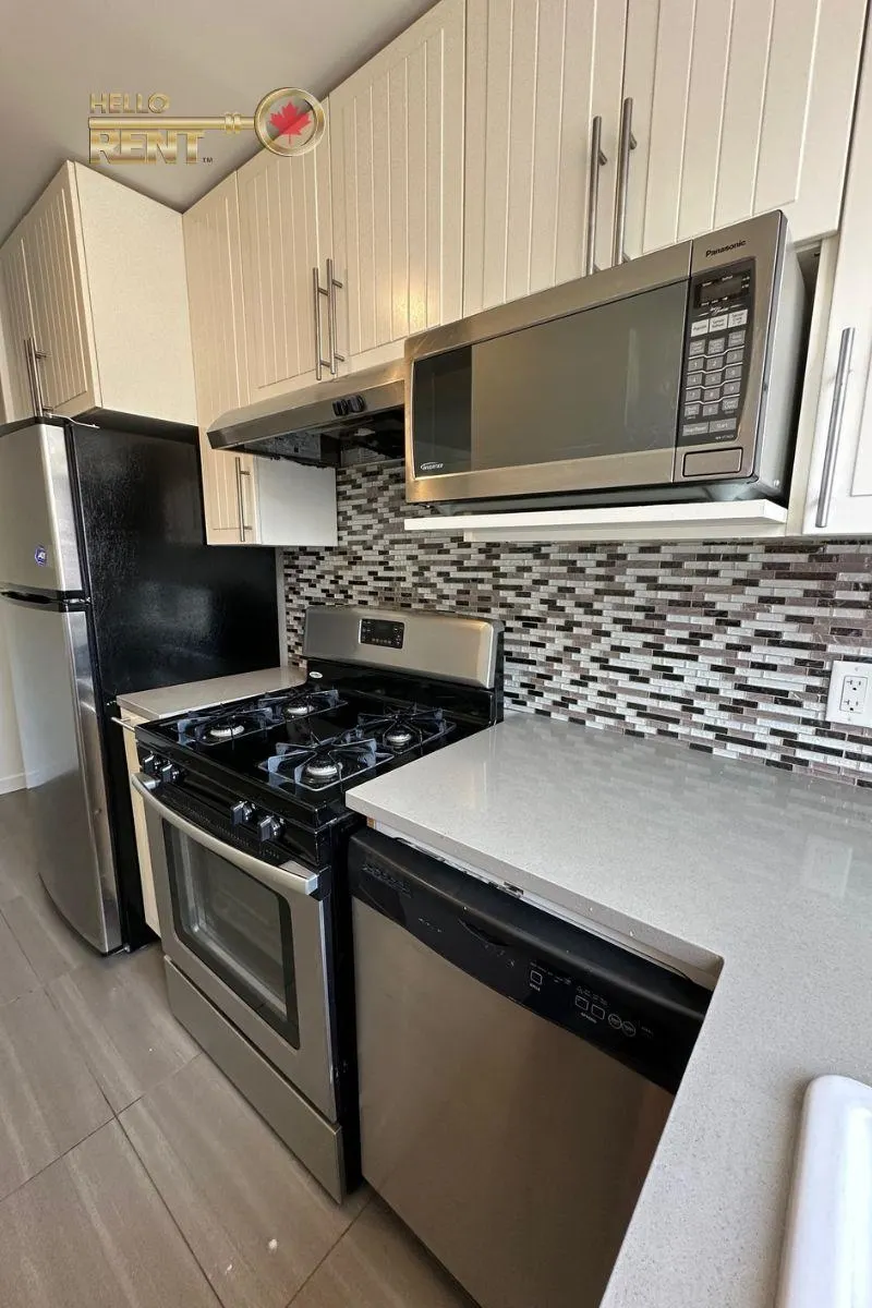 130 Lonsdale Avenue #102
