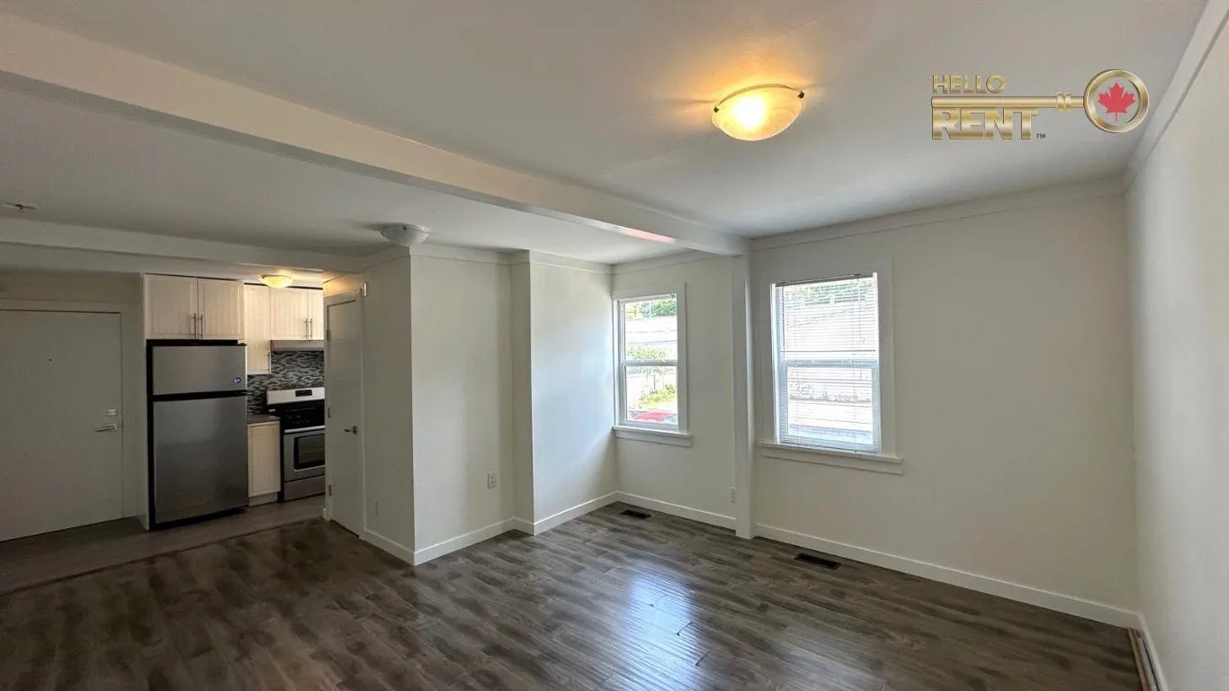 130 Lonsdale Avenue #102