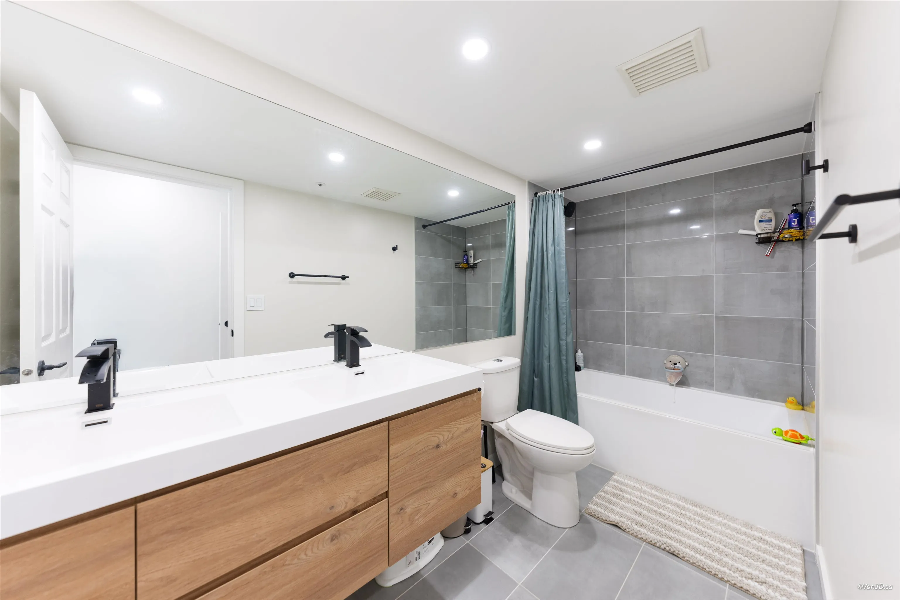 2960 Princess Crescent #113