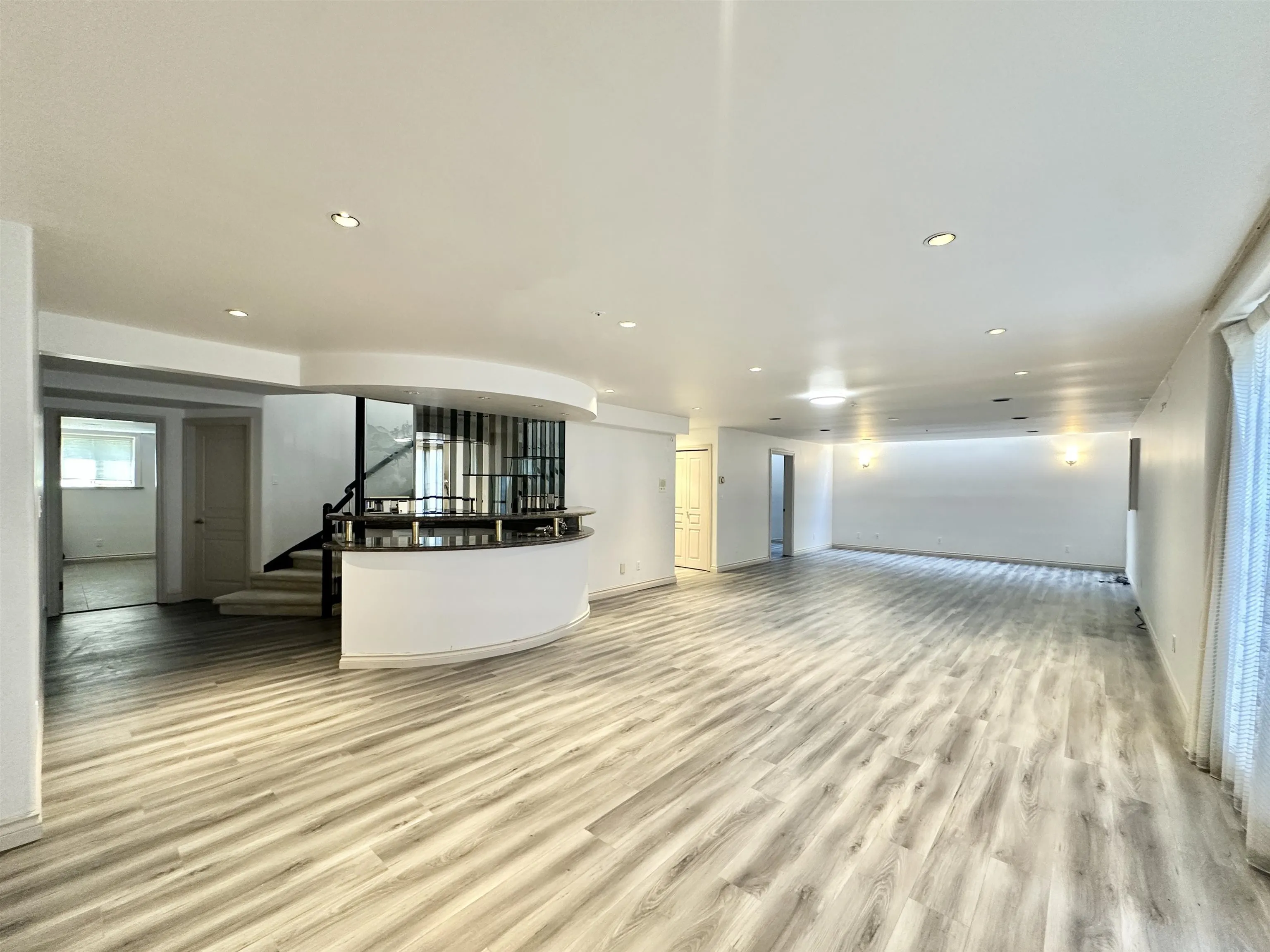 883 W 52 Avenue