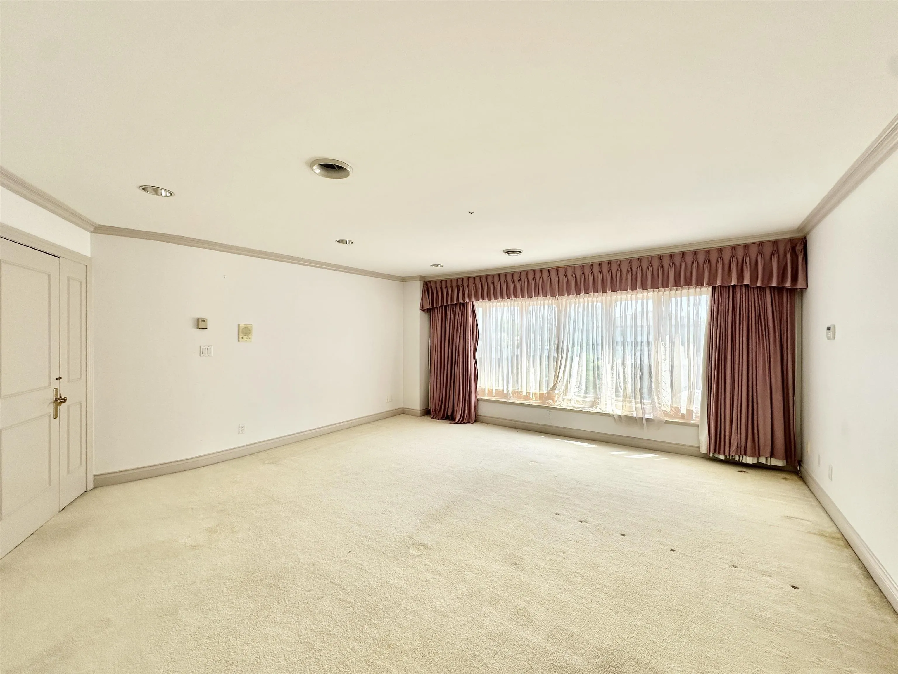 883 W 52 Avenue