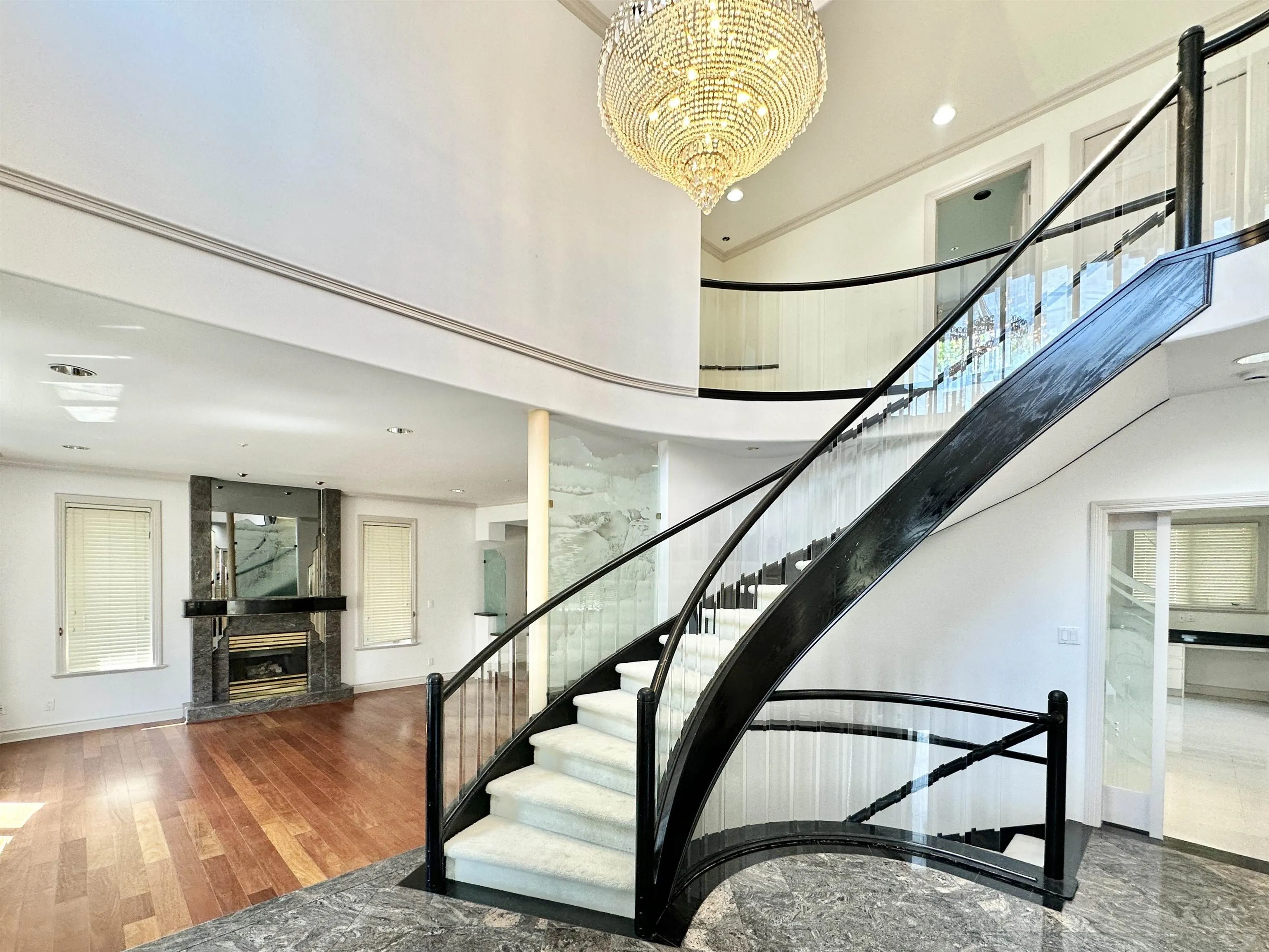 883 W 52 Avenue