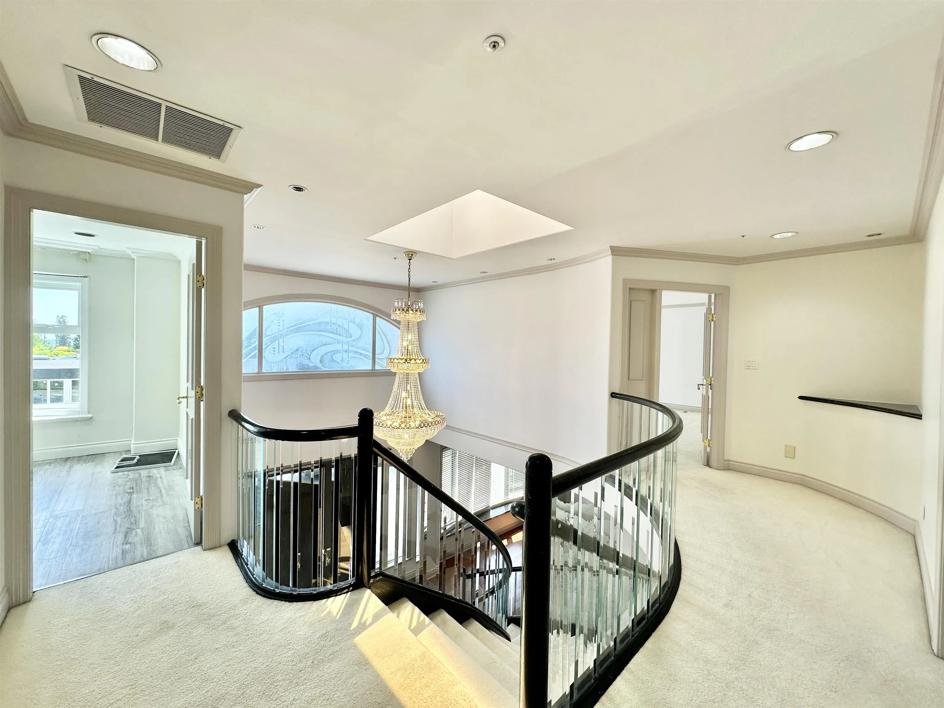 883 W 52 Avenue
