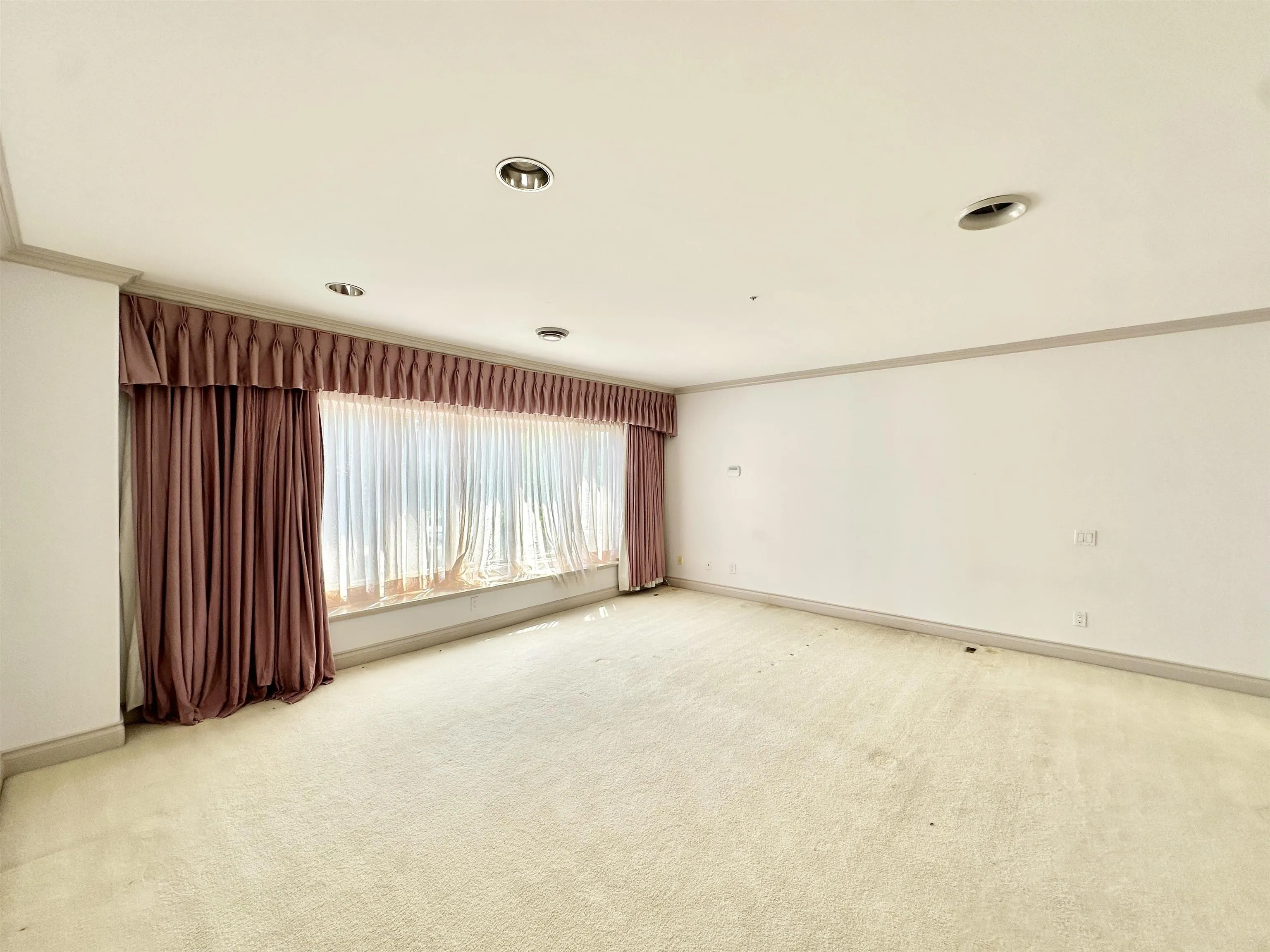 883 W 52 Avenue