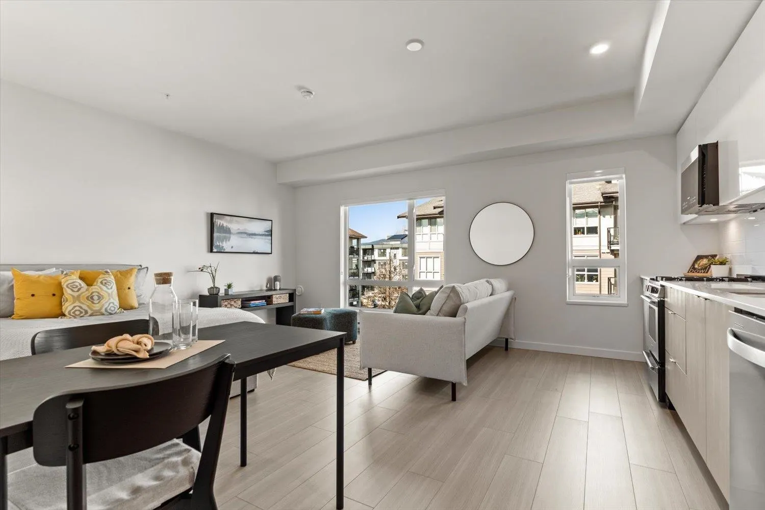 2277 Hawthorne Avenue #204