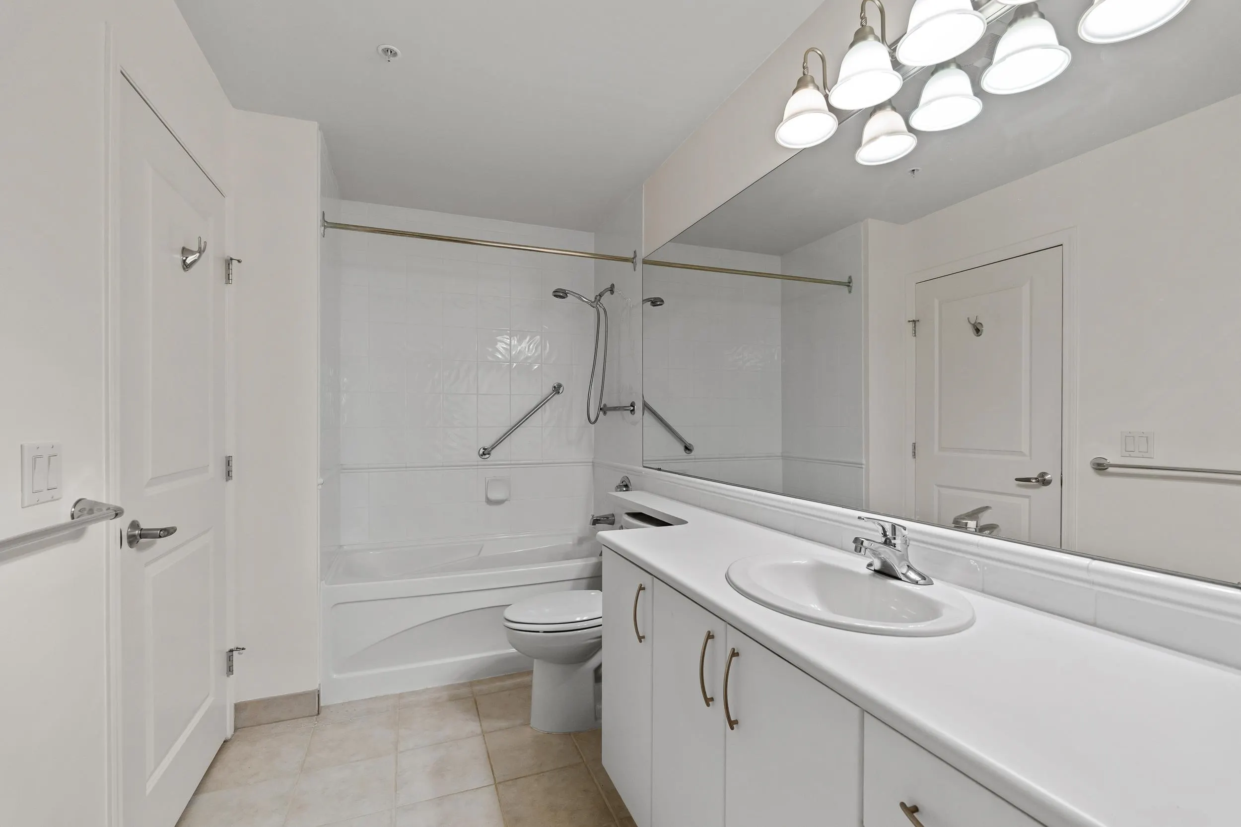 3151 Connaught Crescent #208