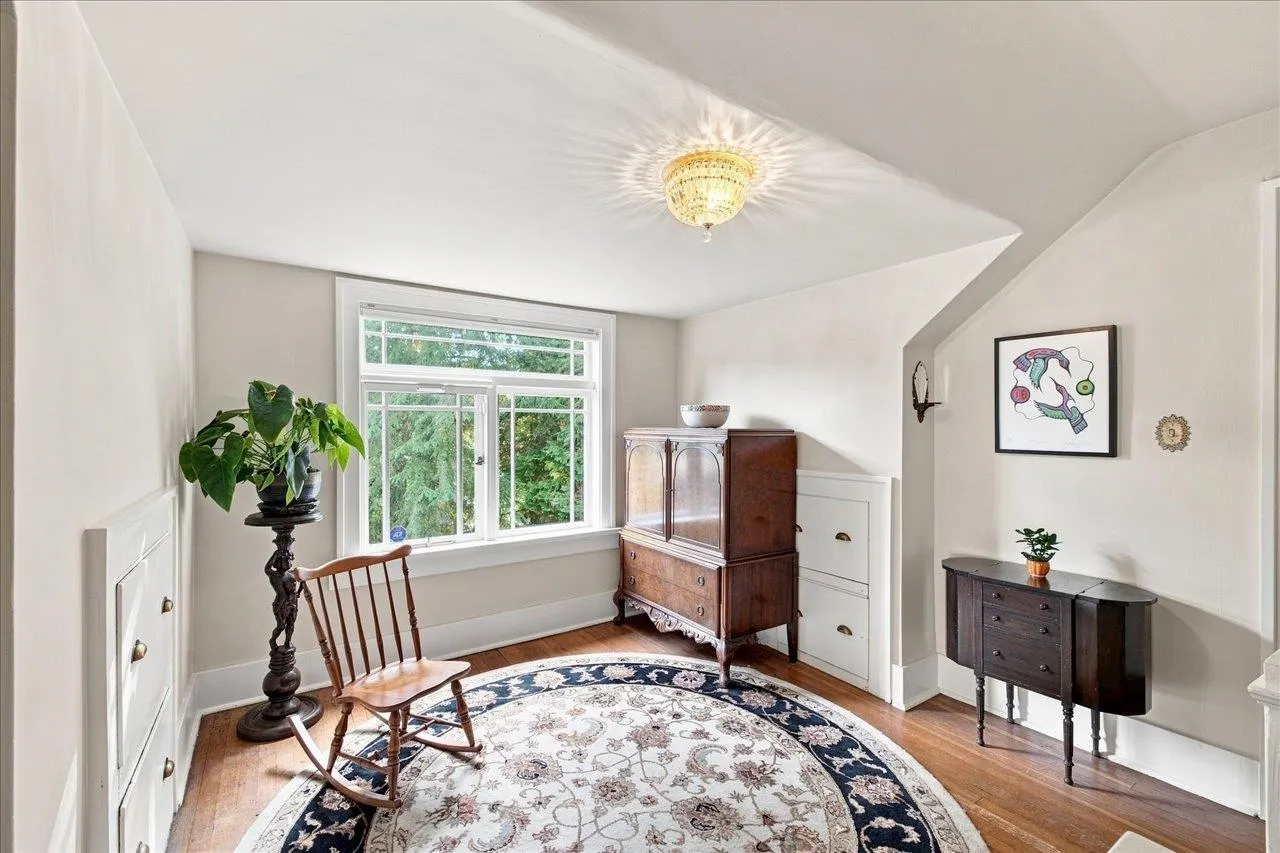 6048 Elm Street