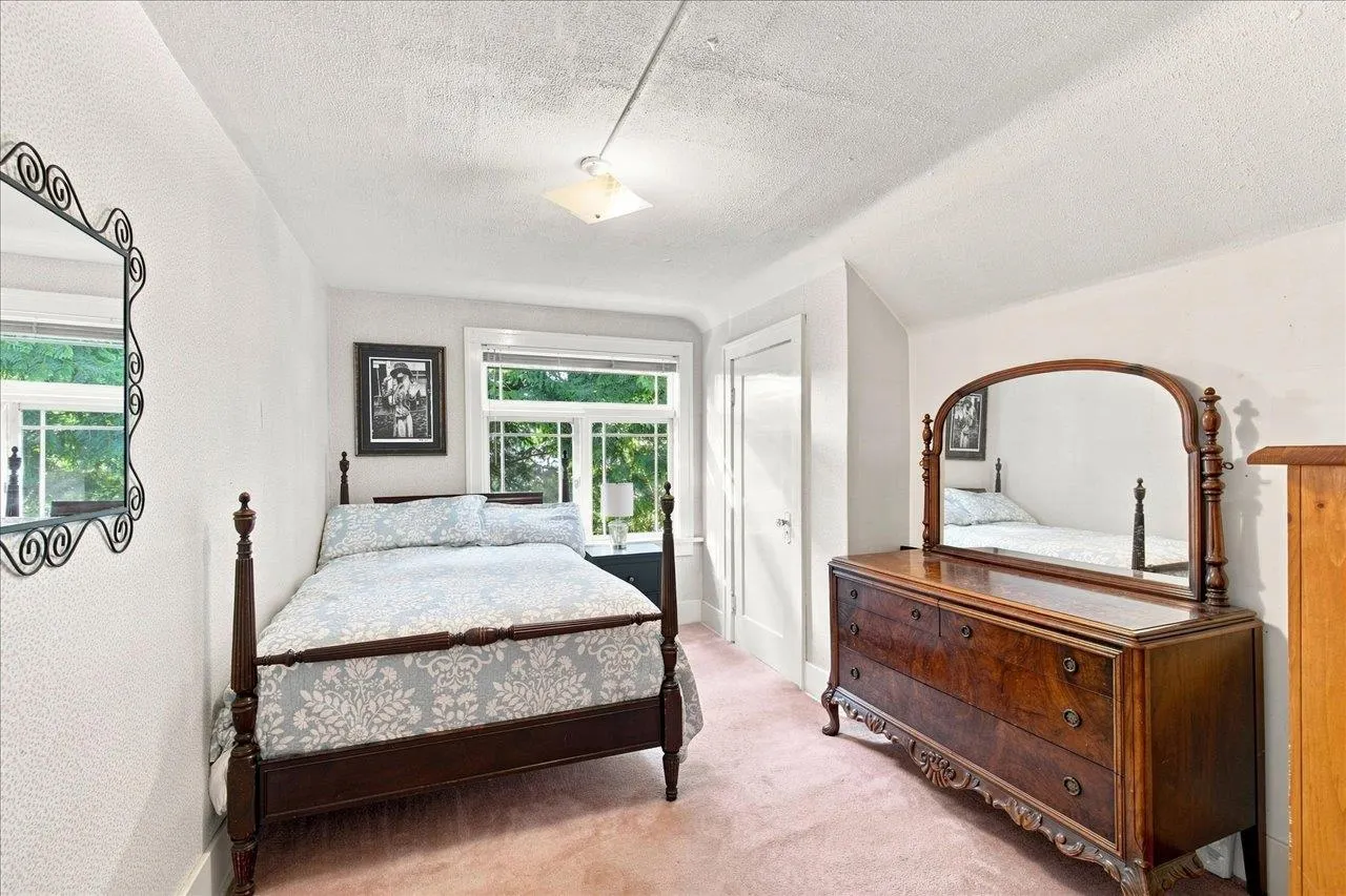 6048 Elm Street
