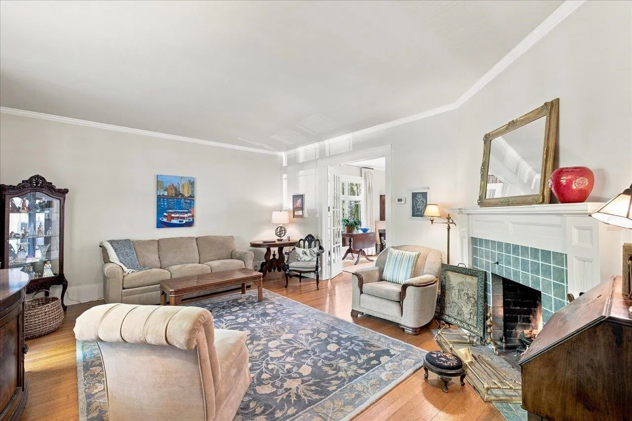 6048 Elm Street