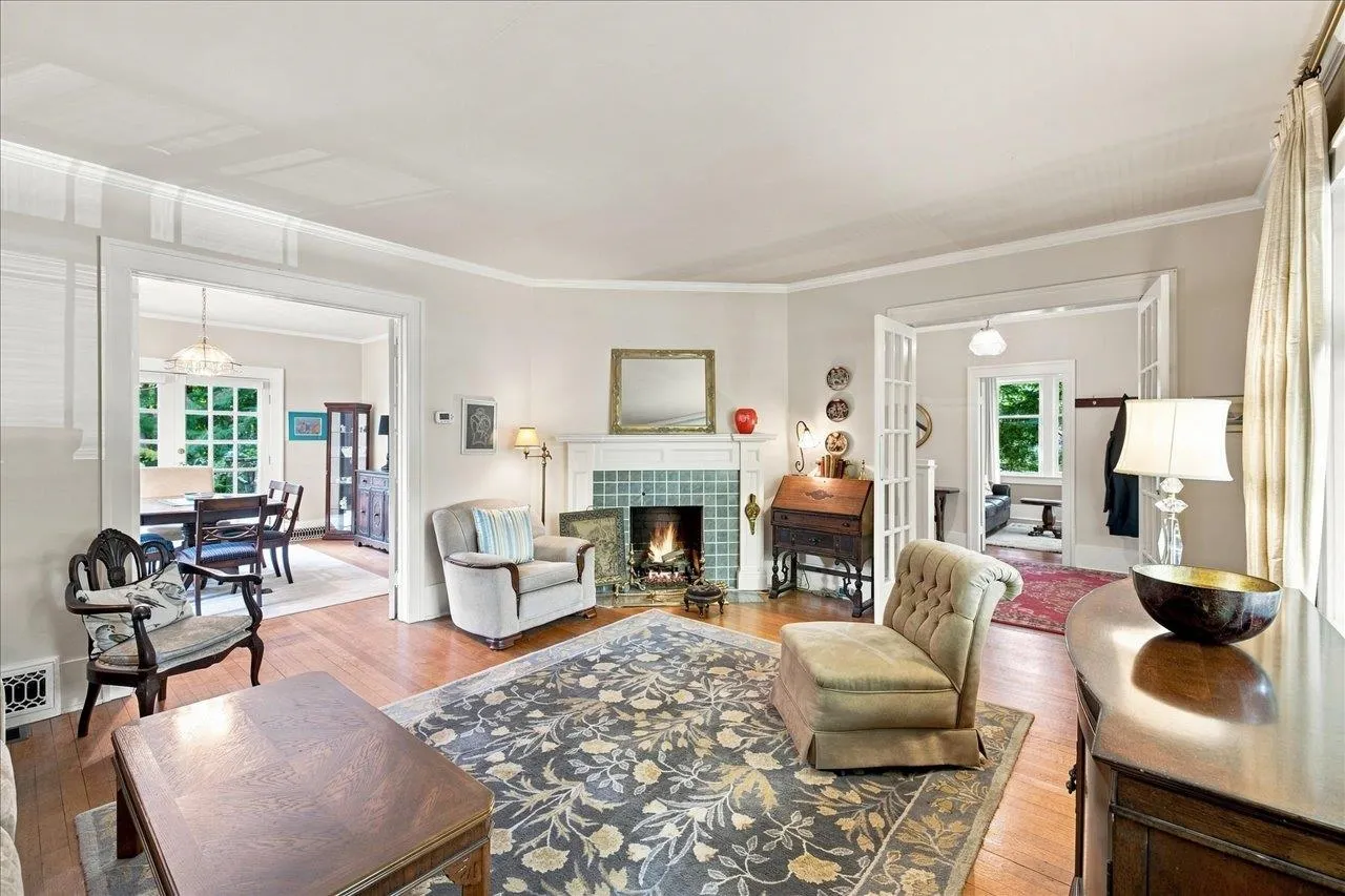 6048 Elm Street
