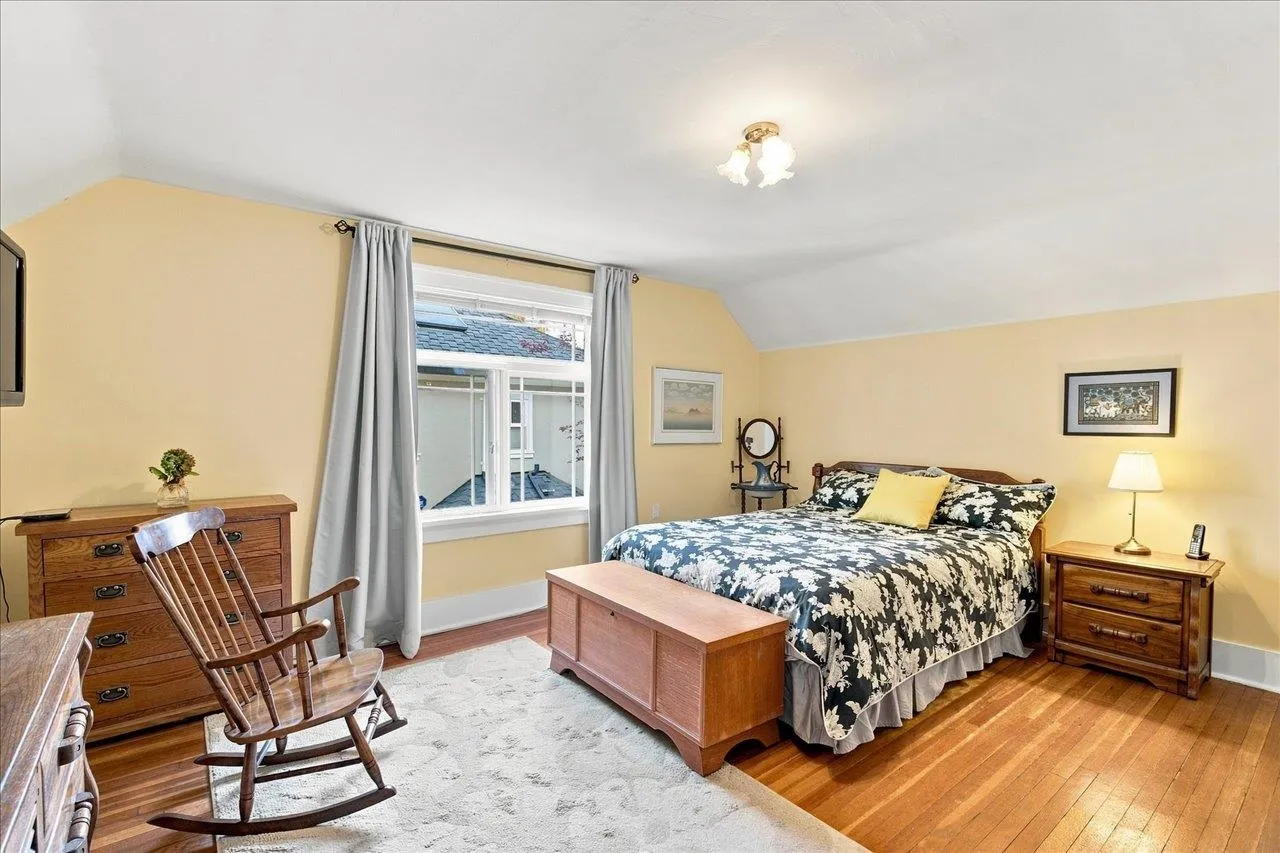 6048 Elm Street