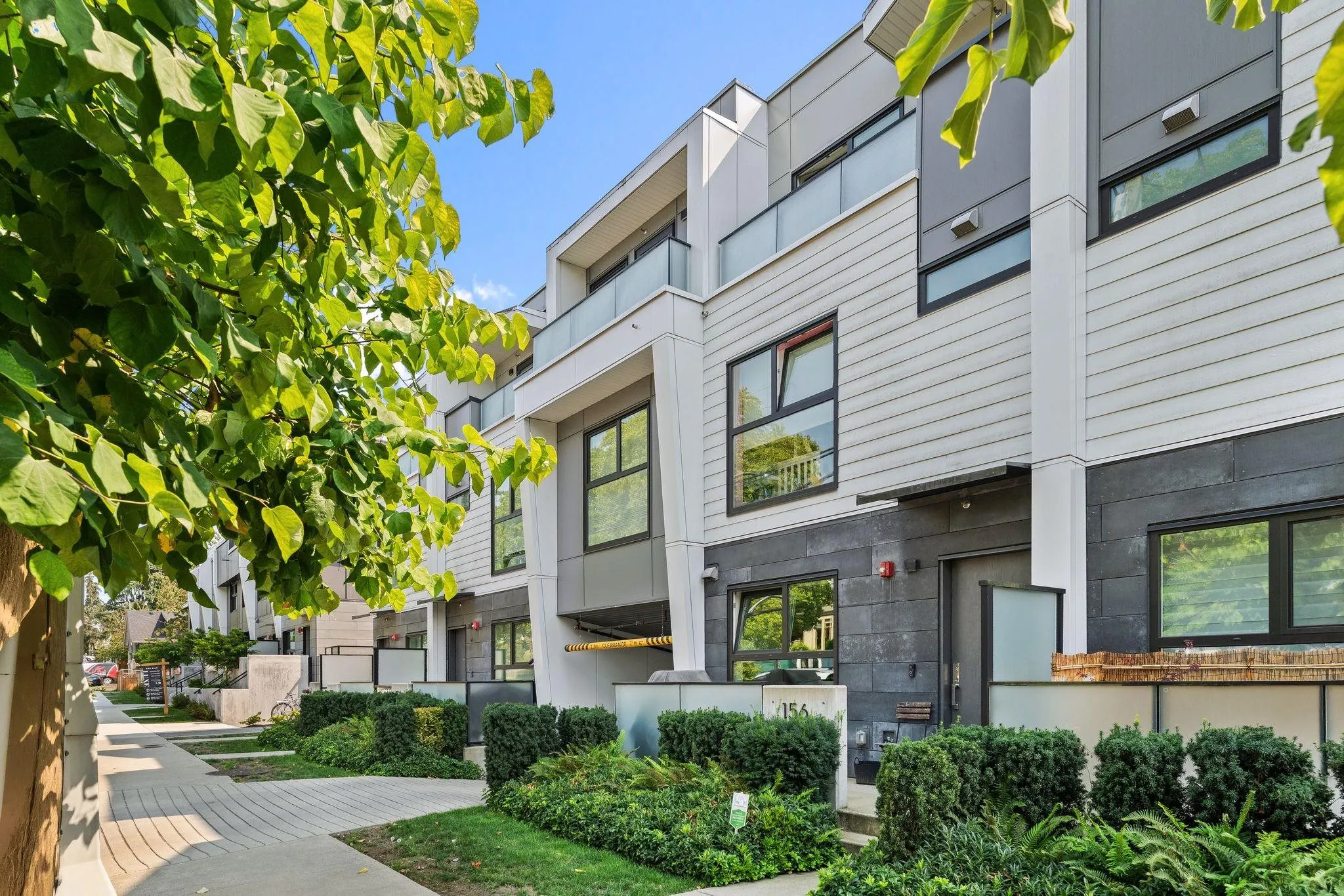 156 W Woodstock Avenue