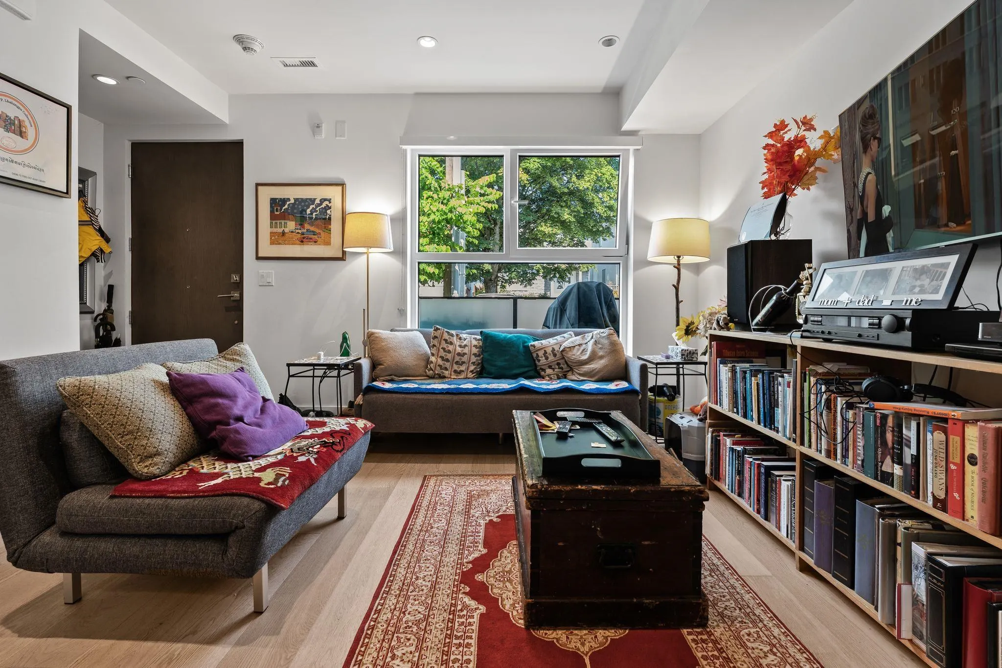 156 W Woodstock Avenue