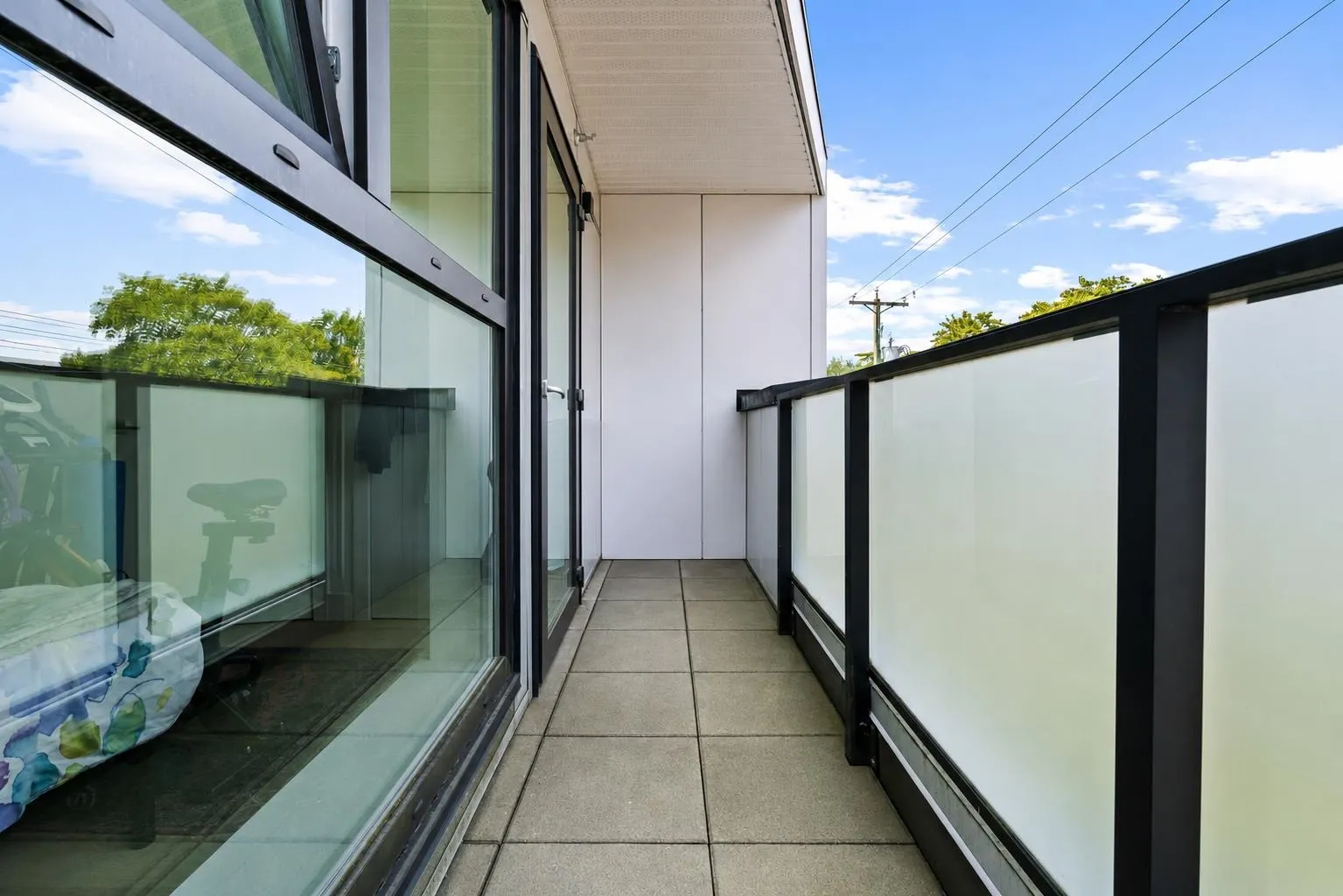 156 W Woodstock Avenue