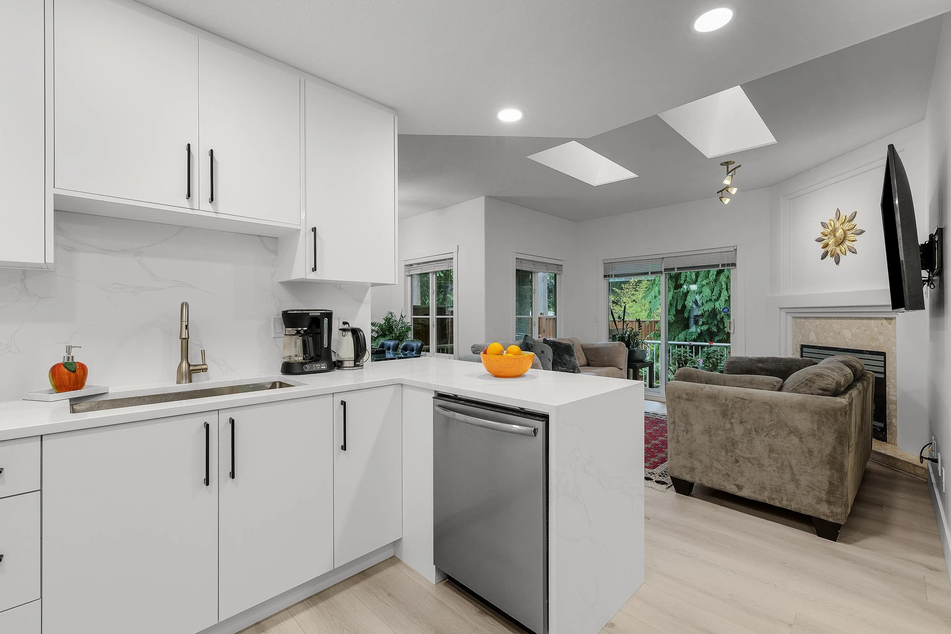 13911 16 Avenue #6