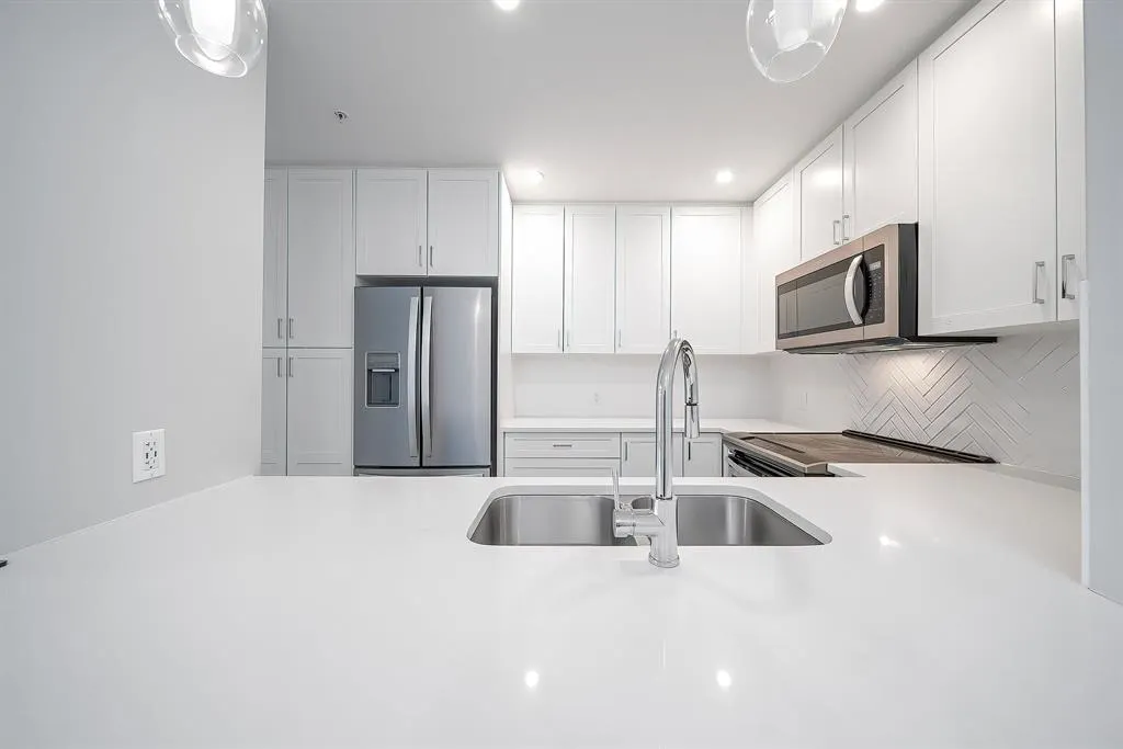 2180 Kelly Avenue #3612