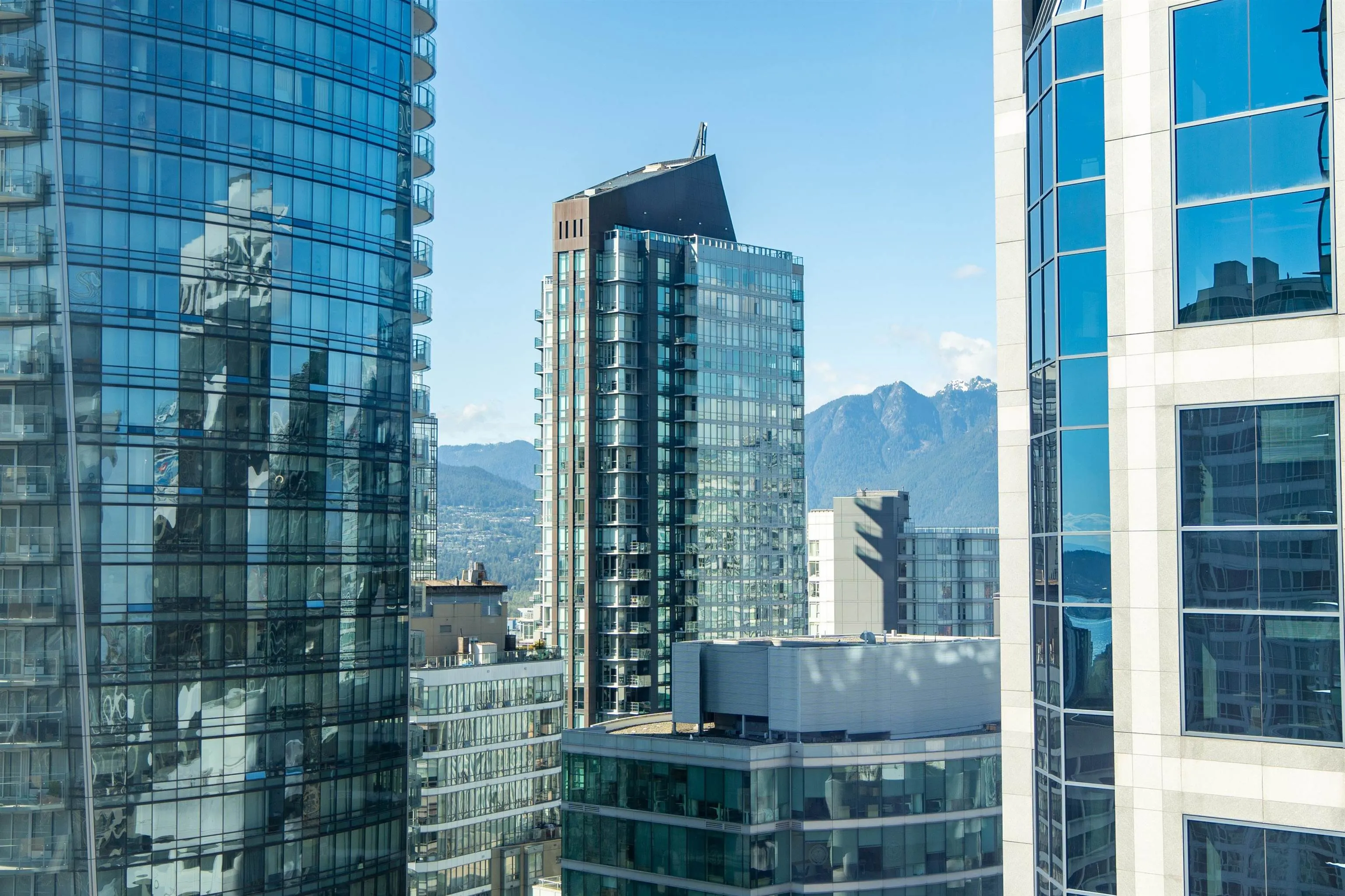 1111 Alberni Street #2704