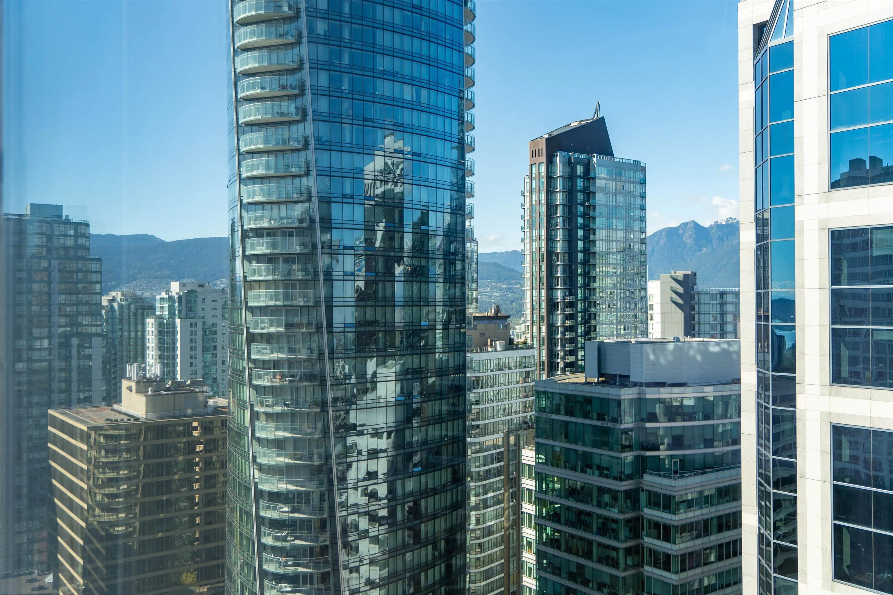 1111 Alberni Street #2704