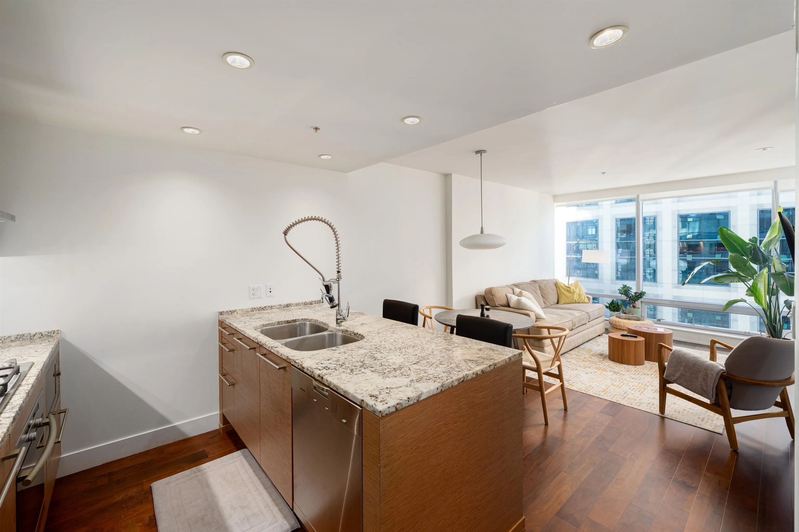 1111 Alberni Street #2704