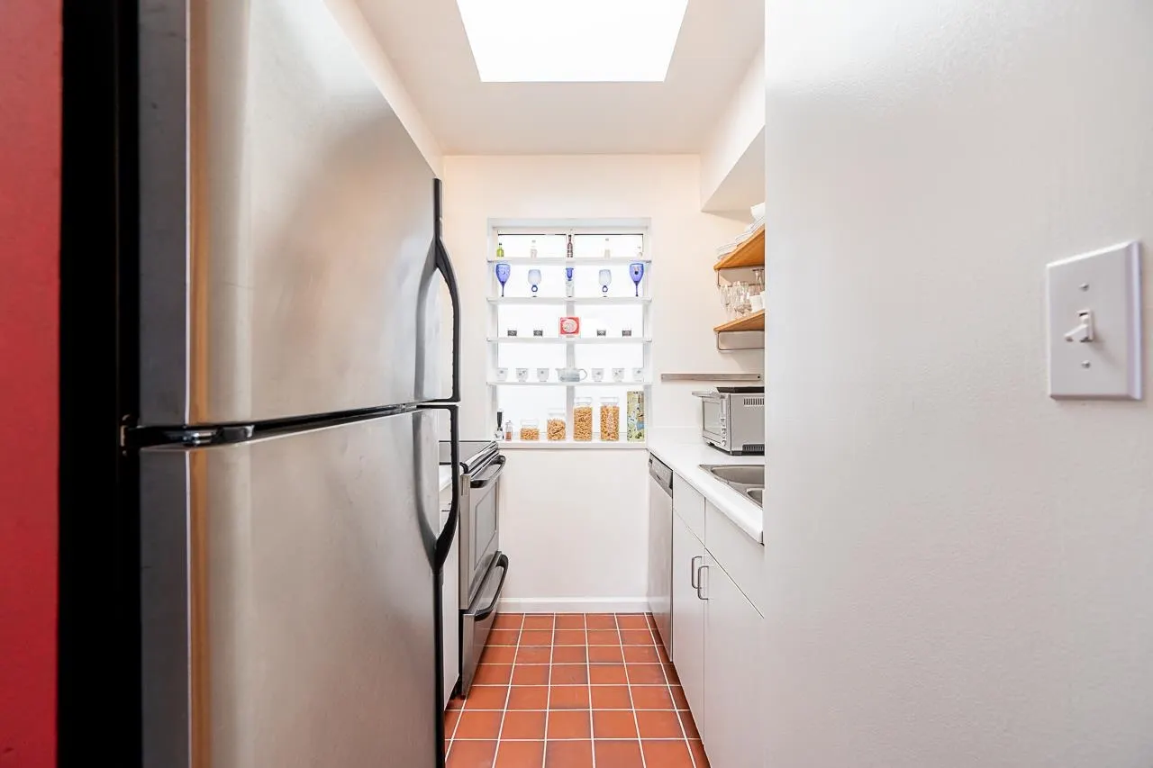 592 W 16th Avenue