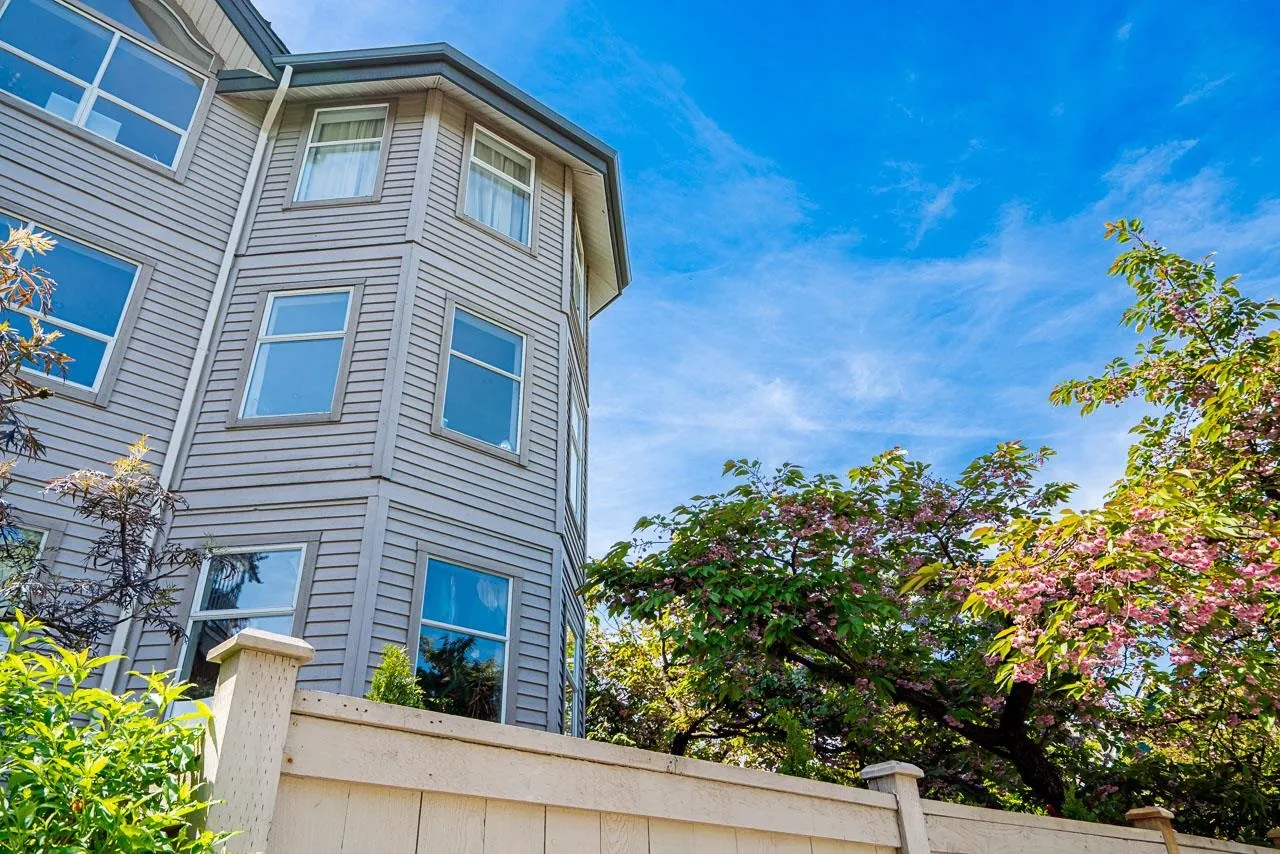 592 W 16th Avenue