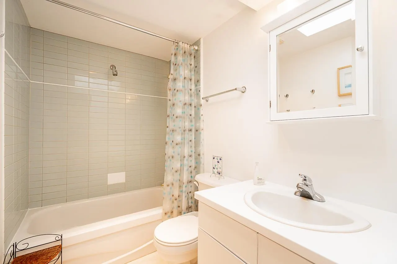 592 W 16th Avenue