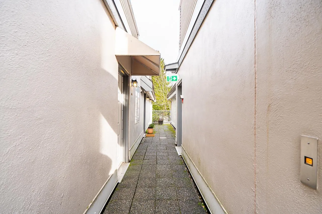 592 W 16th Avenue