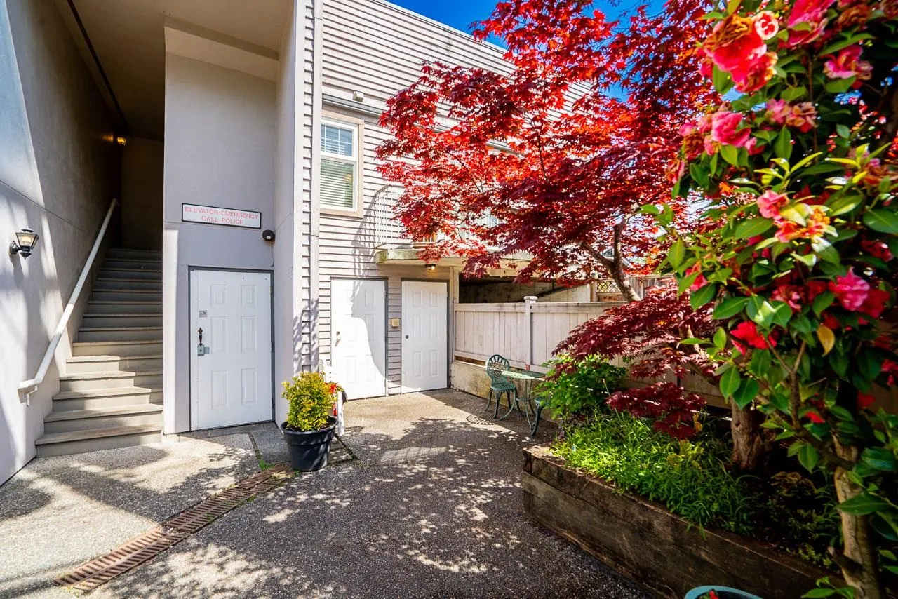 592 W 16th Avenue