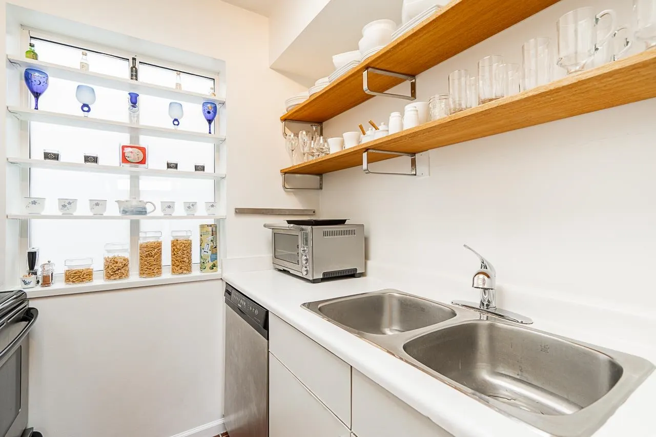592 W 16th Avenue