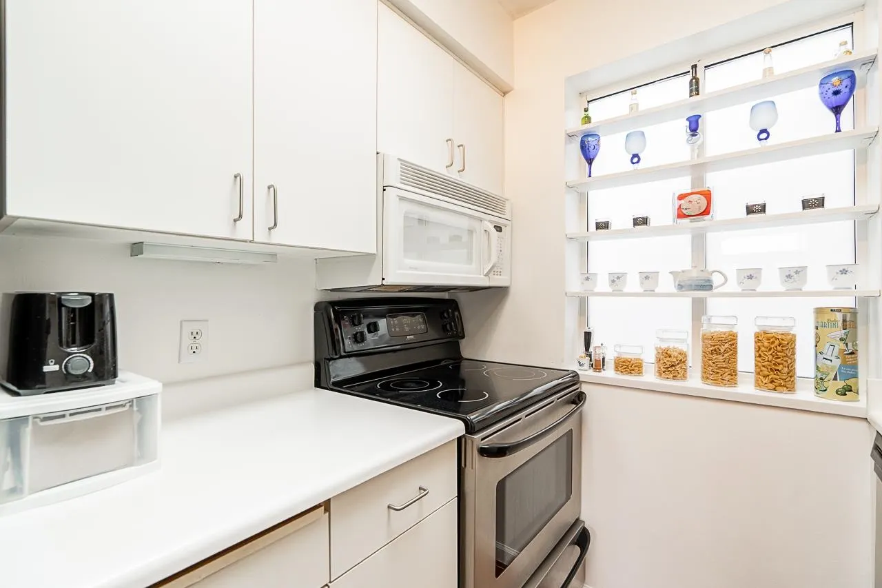 592 W 16th Avenue