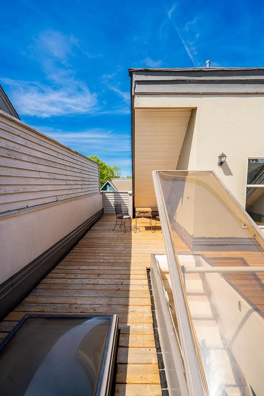 592 W 16th Avenue