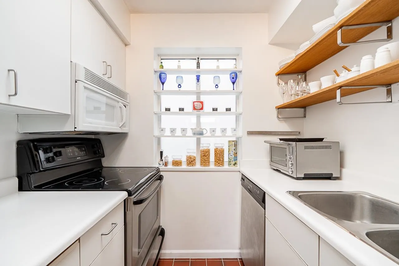 592 W 16th Avenue
