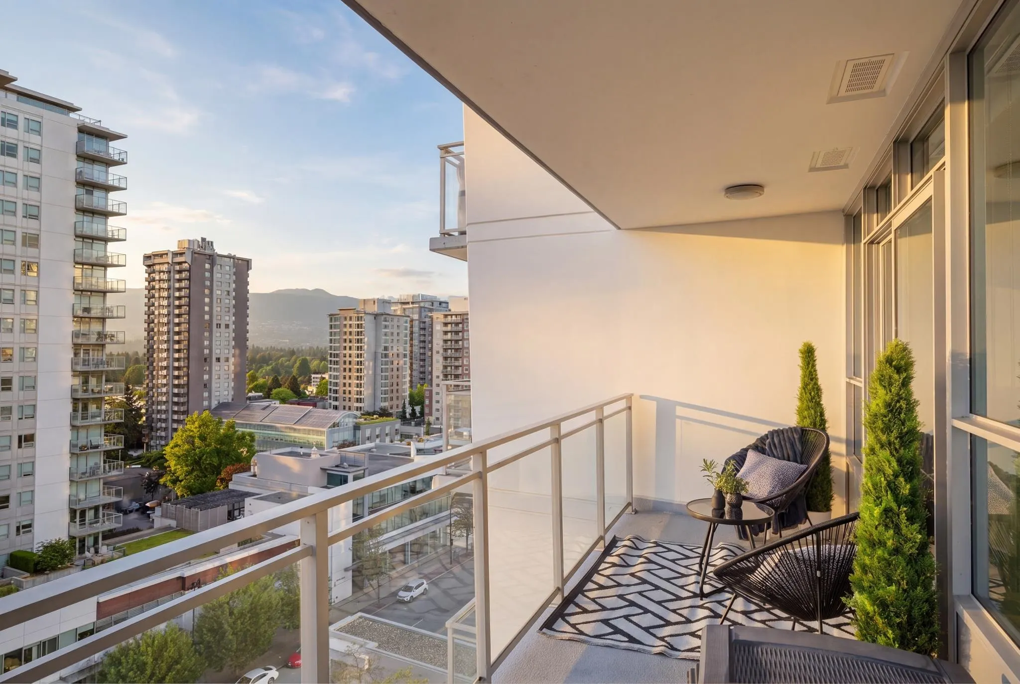 112 E 13th Street #906
