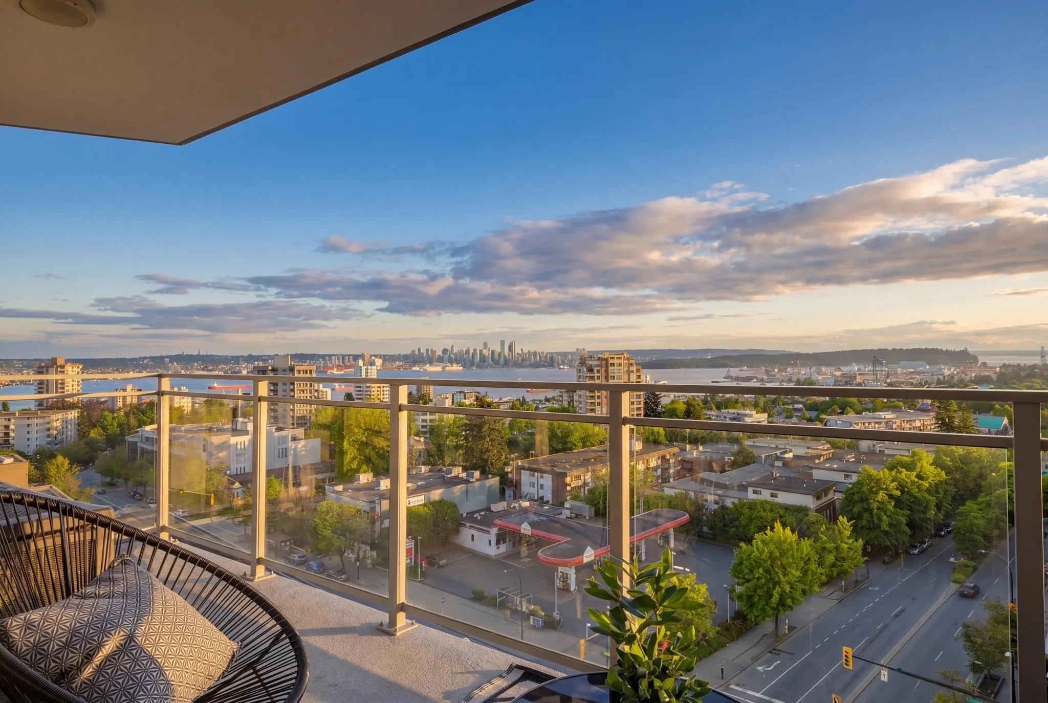 112 E 13th Street #906