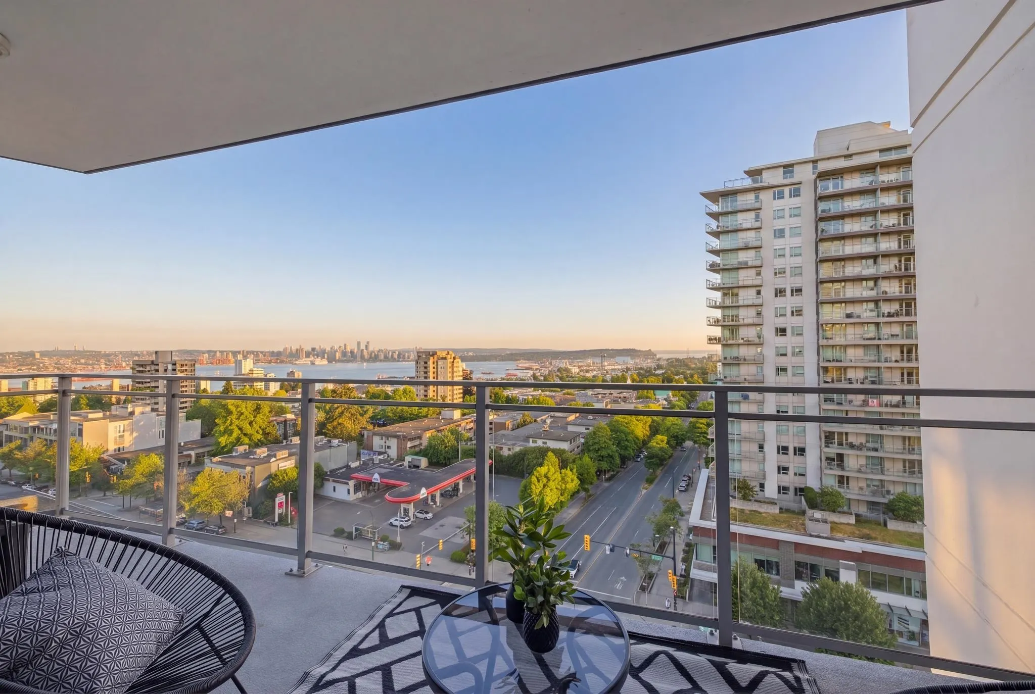 112 E 13th Street #906
