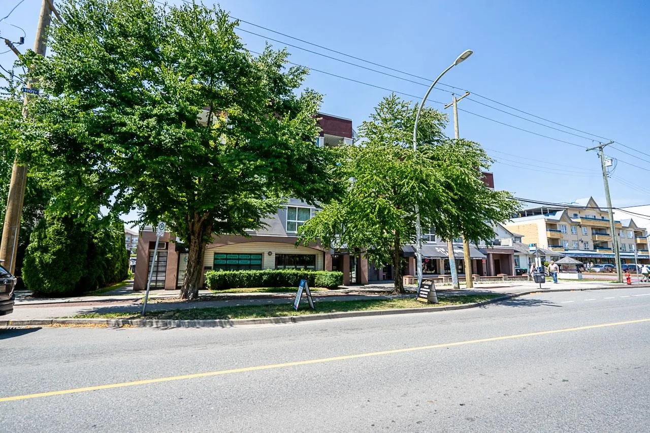 5499 203 Street #206