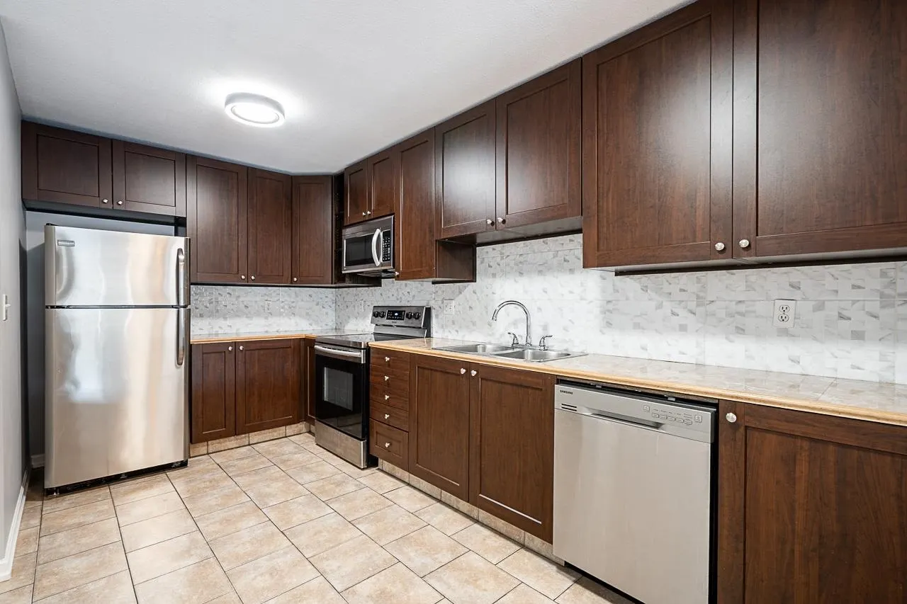 5499 203 Street #206