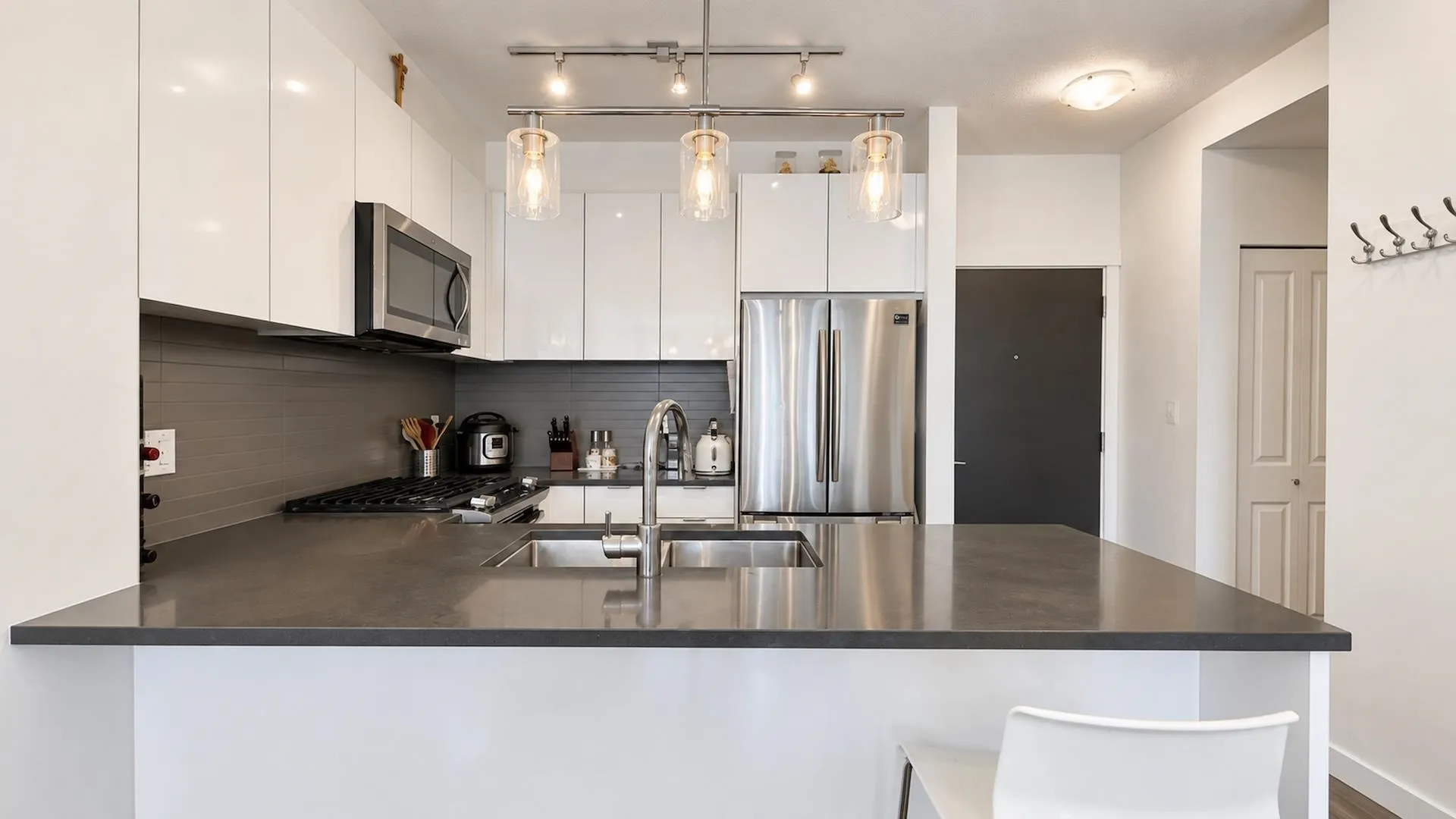 15137 33 Avenue #213