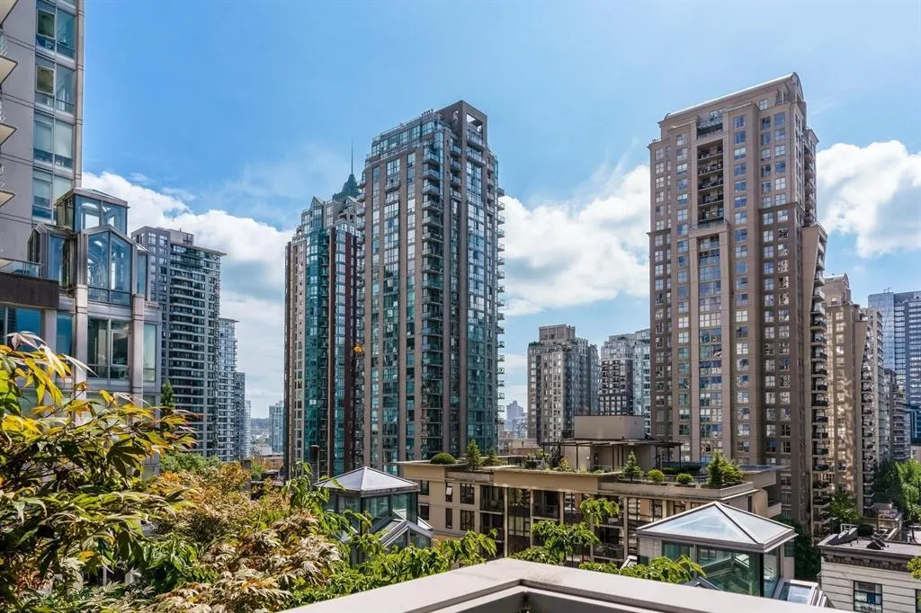 565 Smithe Street #701