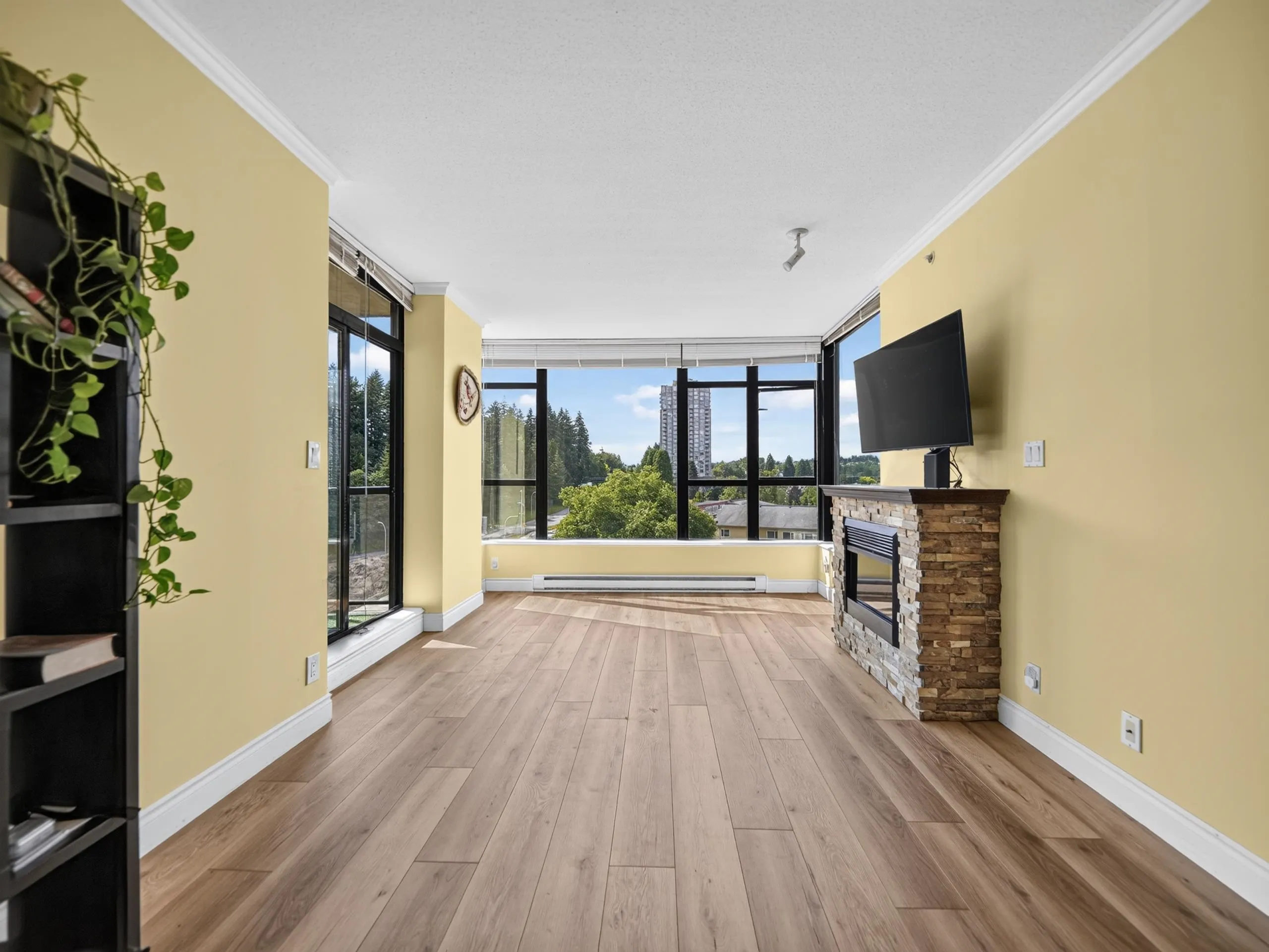 11 E Royal Avenue #1101