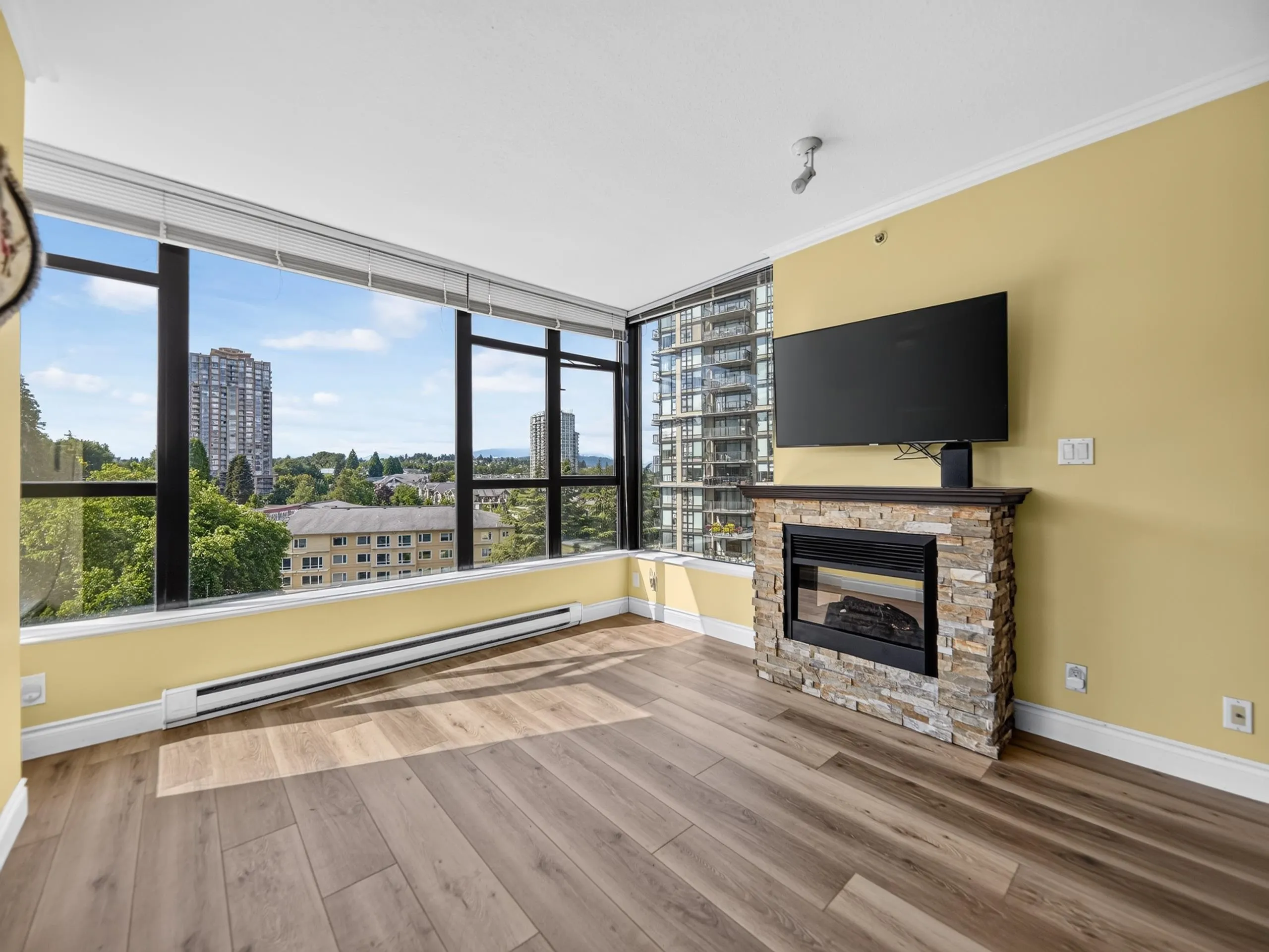 11 E Royal Avenue #1101