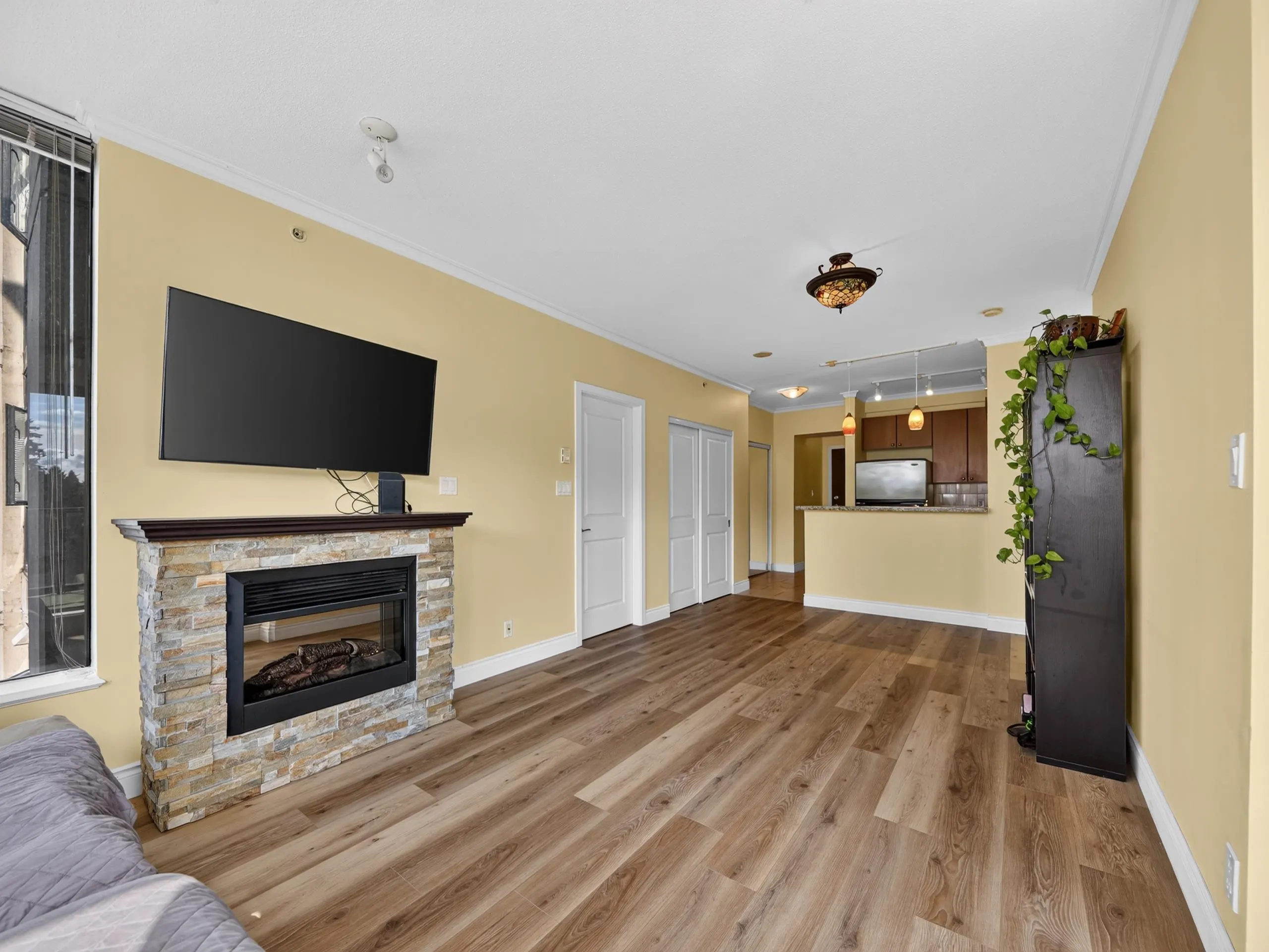 11 E Royal Avenue #1101