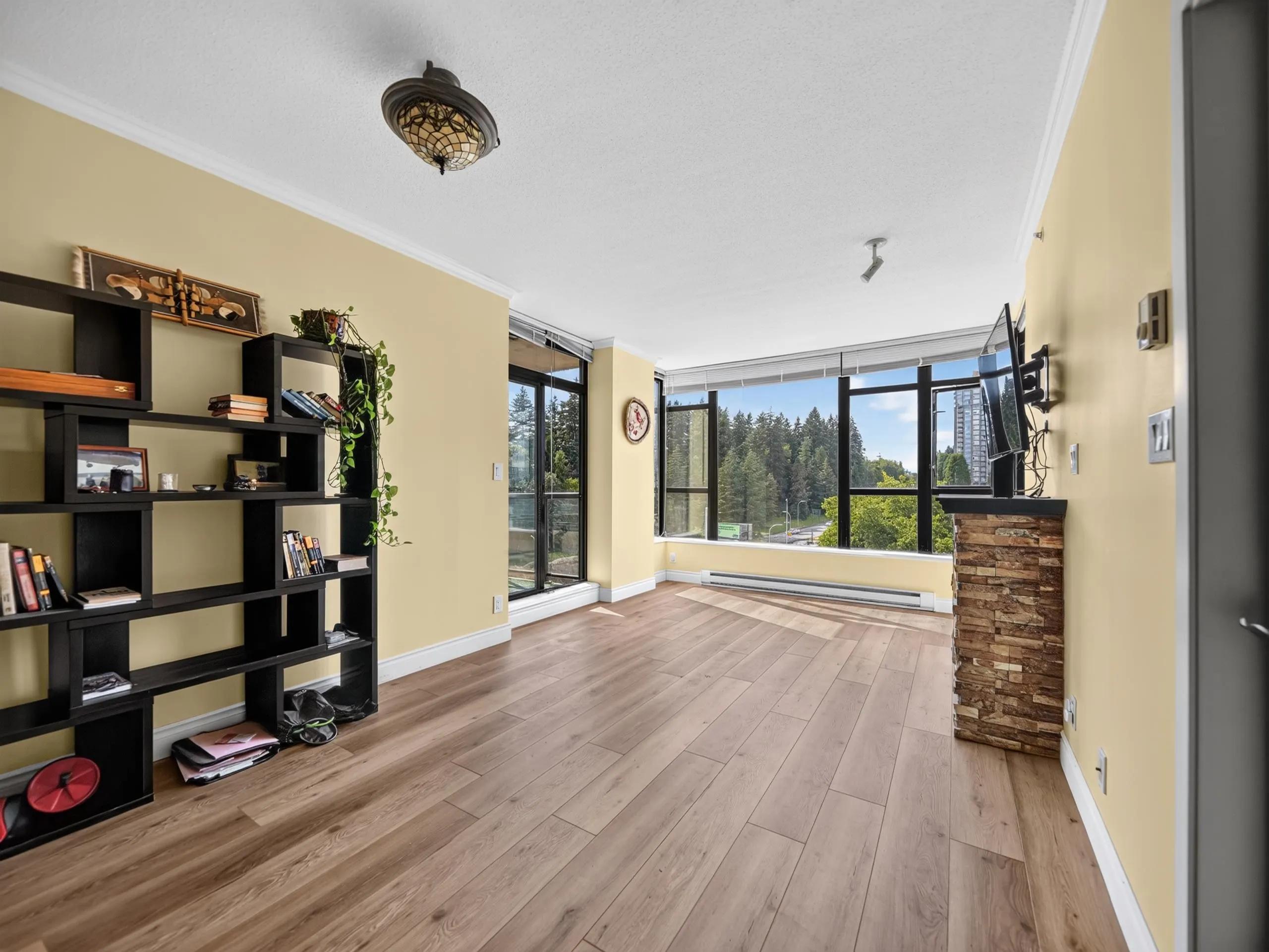11 E Royal Avenue #1101
