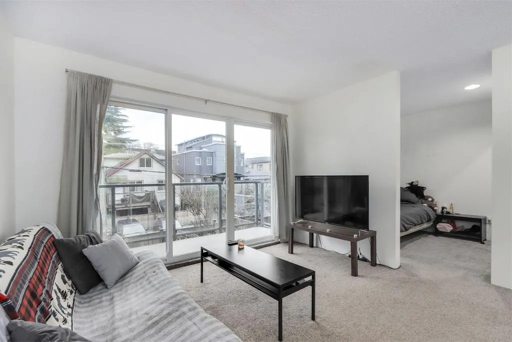 1450 Laburnum Street #207
