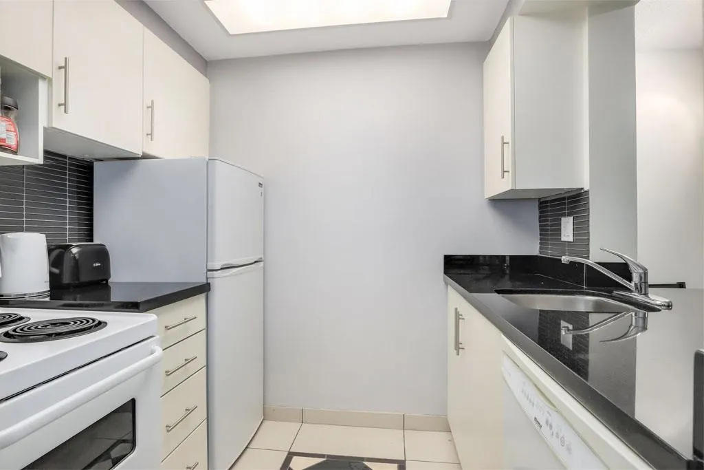 1450 Laburnum Street #207